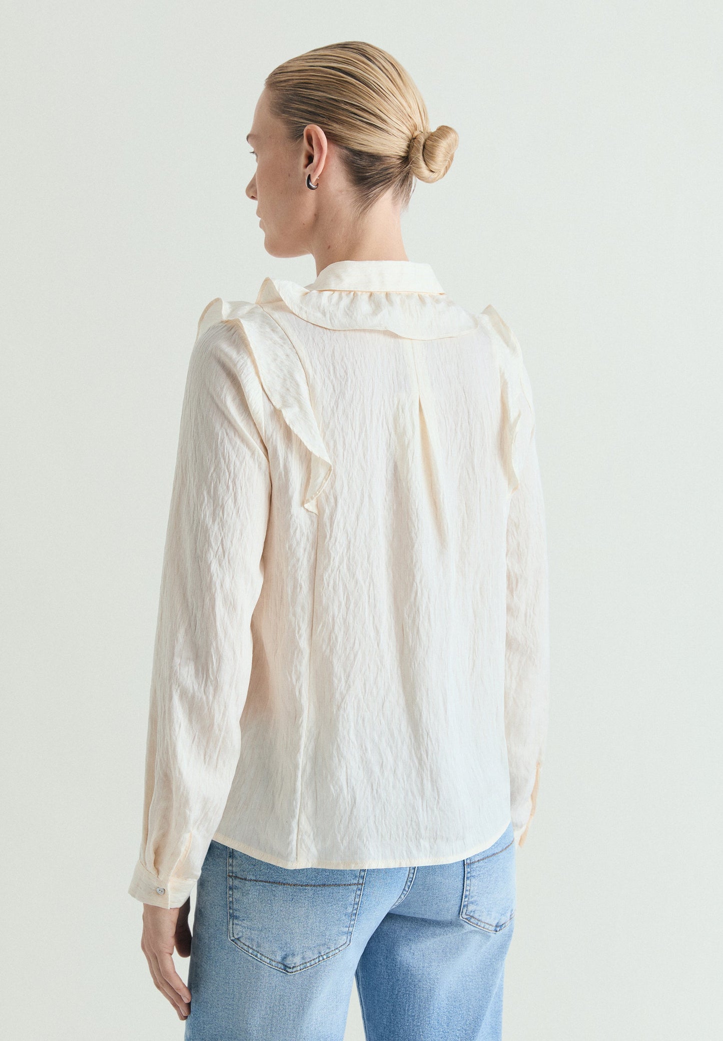 BLUSA DETALLE VOLANTES
