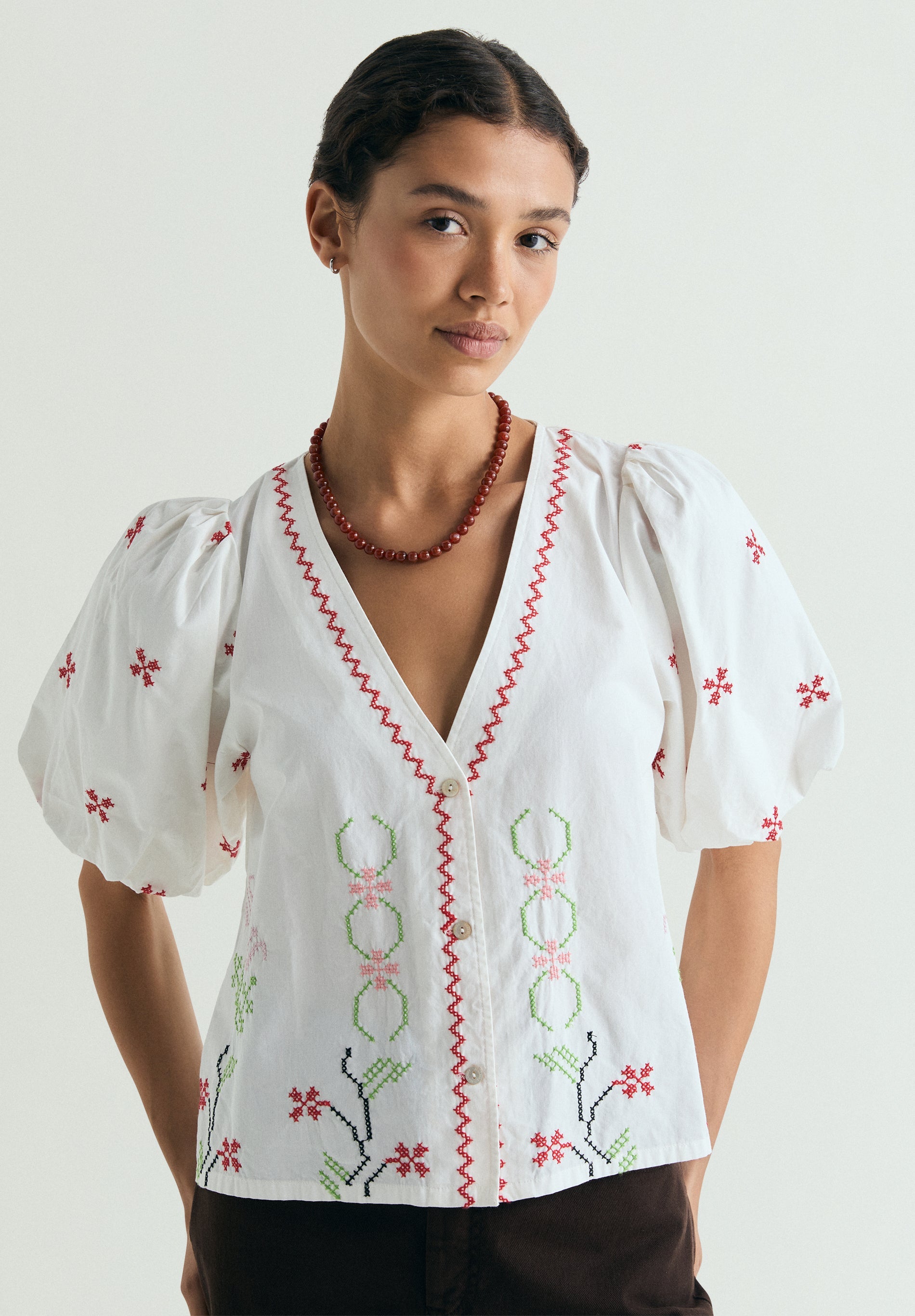 BLUSA BORDADOS FLORALES