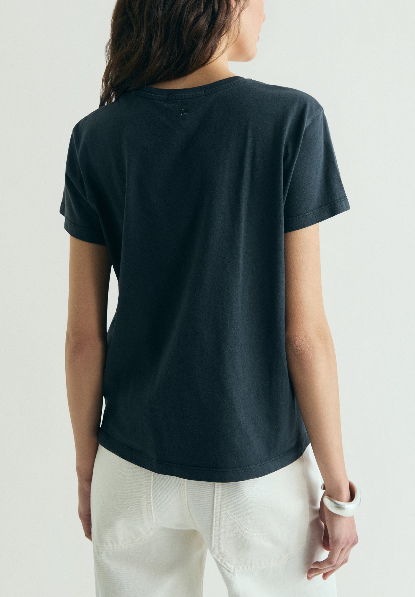 CAMISETA BÁSICA ESCOTE V