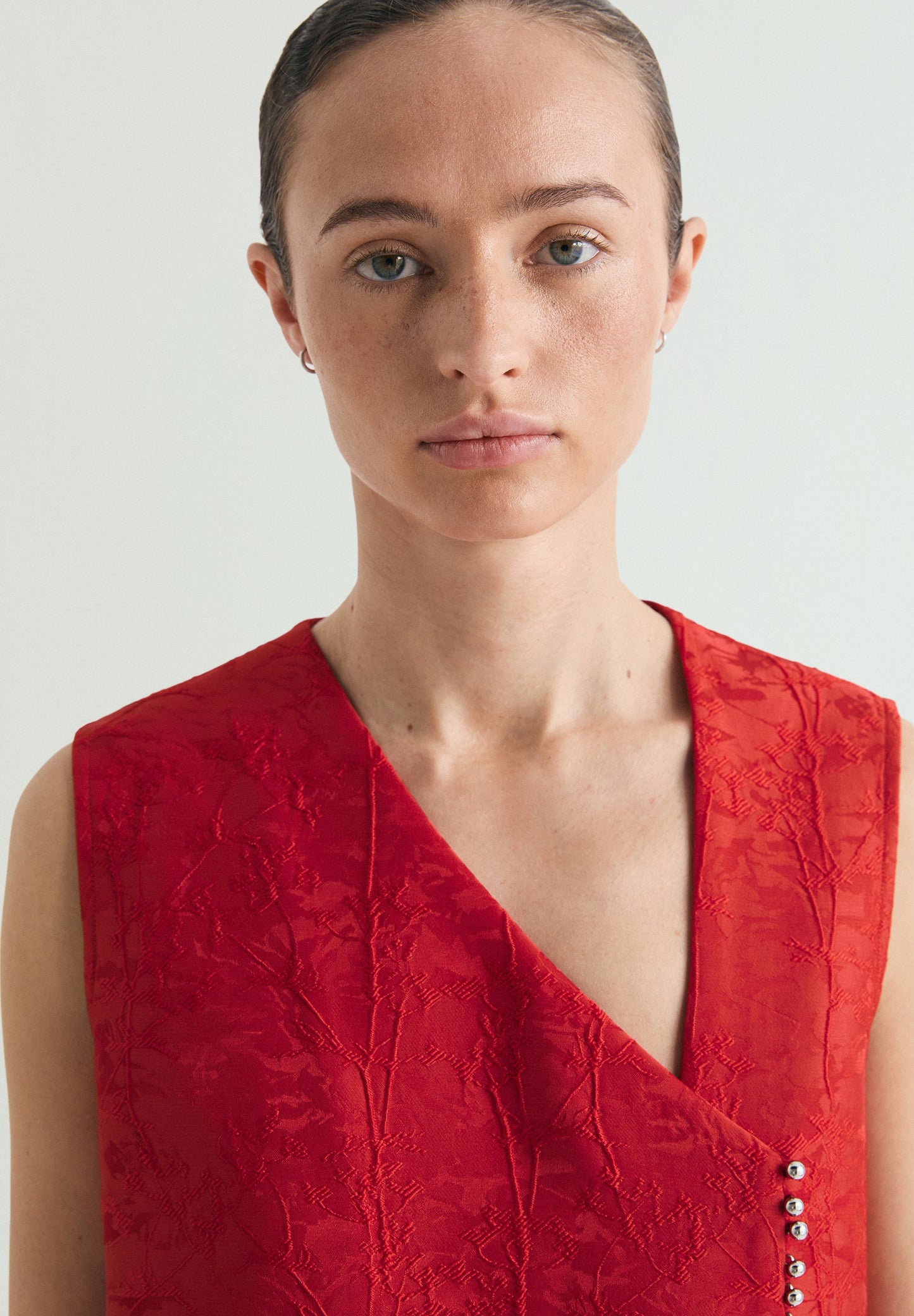 CHALECO ASIMÉTRICO BROCADO