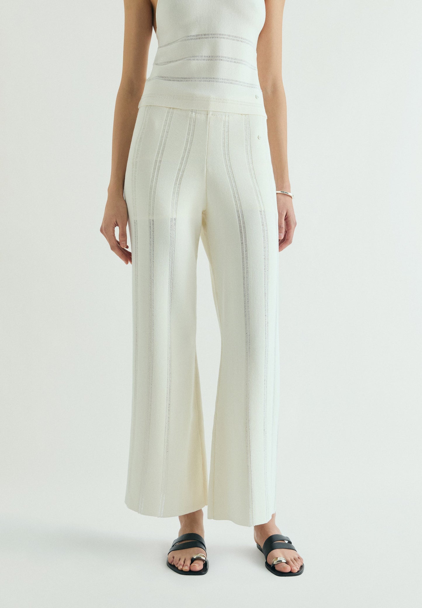 PANTALÓN DETALLE CANALÉ