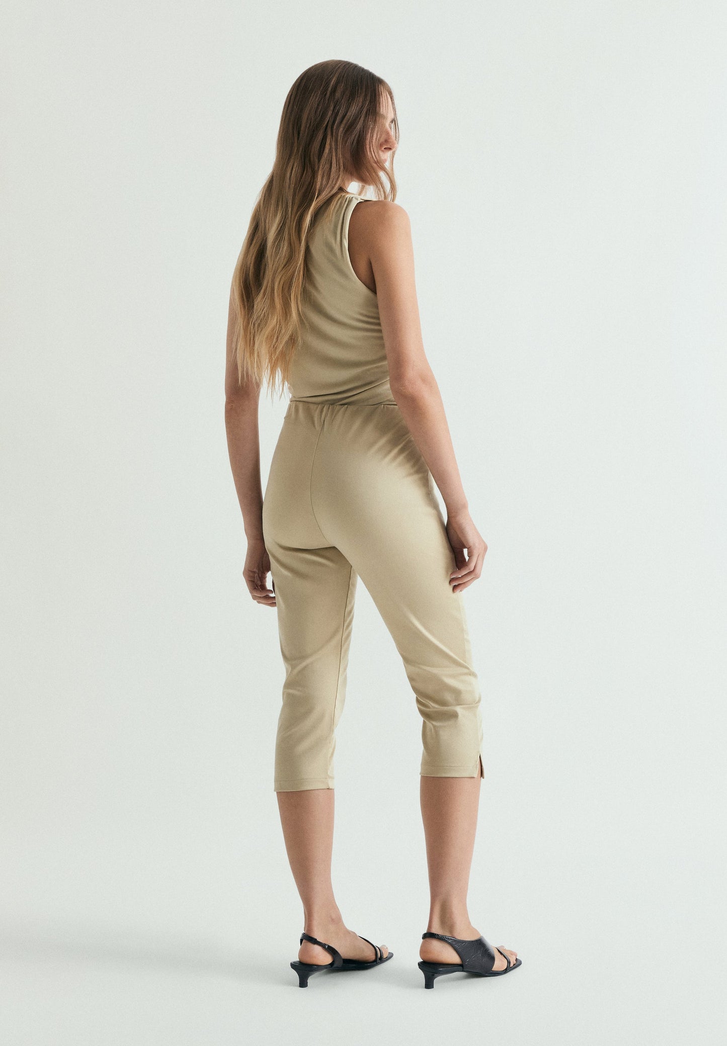 PANTALÓN CAPRI CINTURÓN