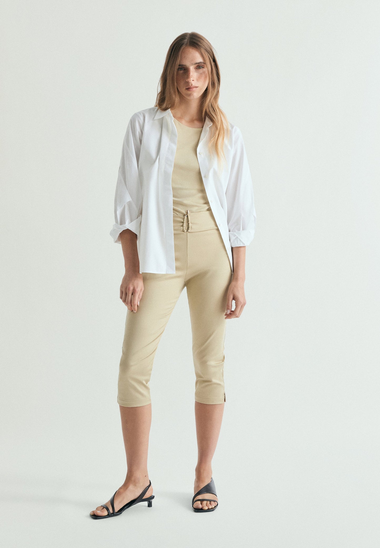 PANTALÓN CAPRI CINTURÓN