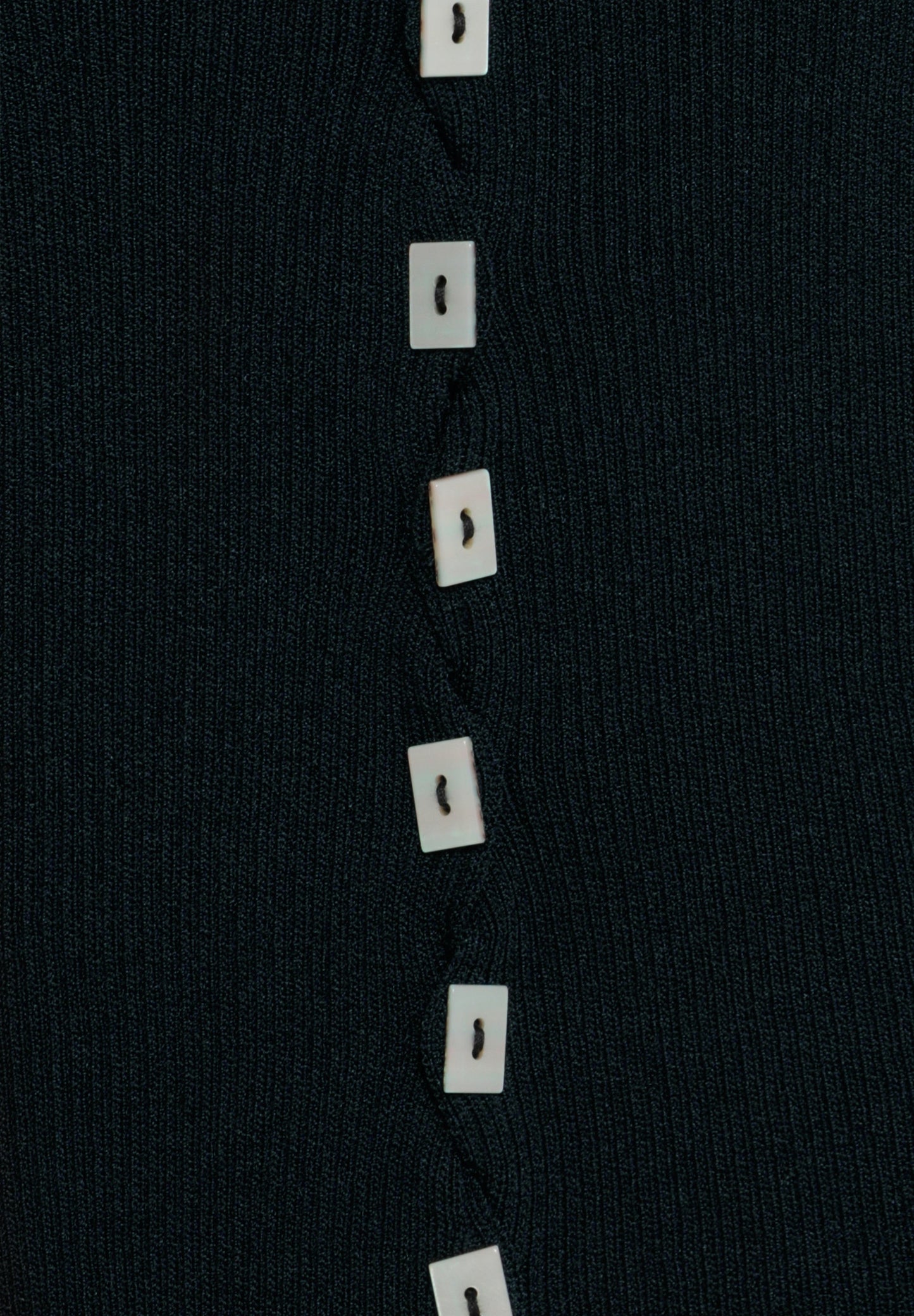 TOP ASIMÉTRICO DE PUNTO APLIQUES