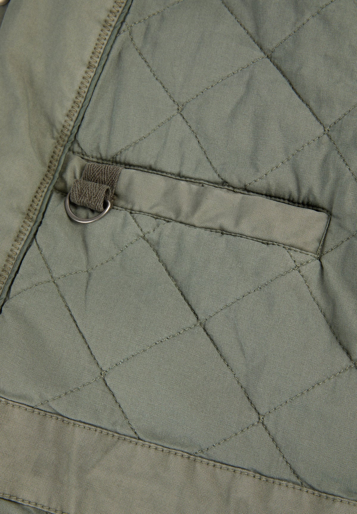 CHAQUETA MILITAR CAPUCHA OCULTA