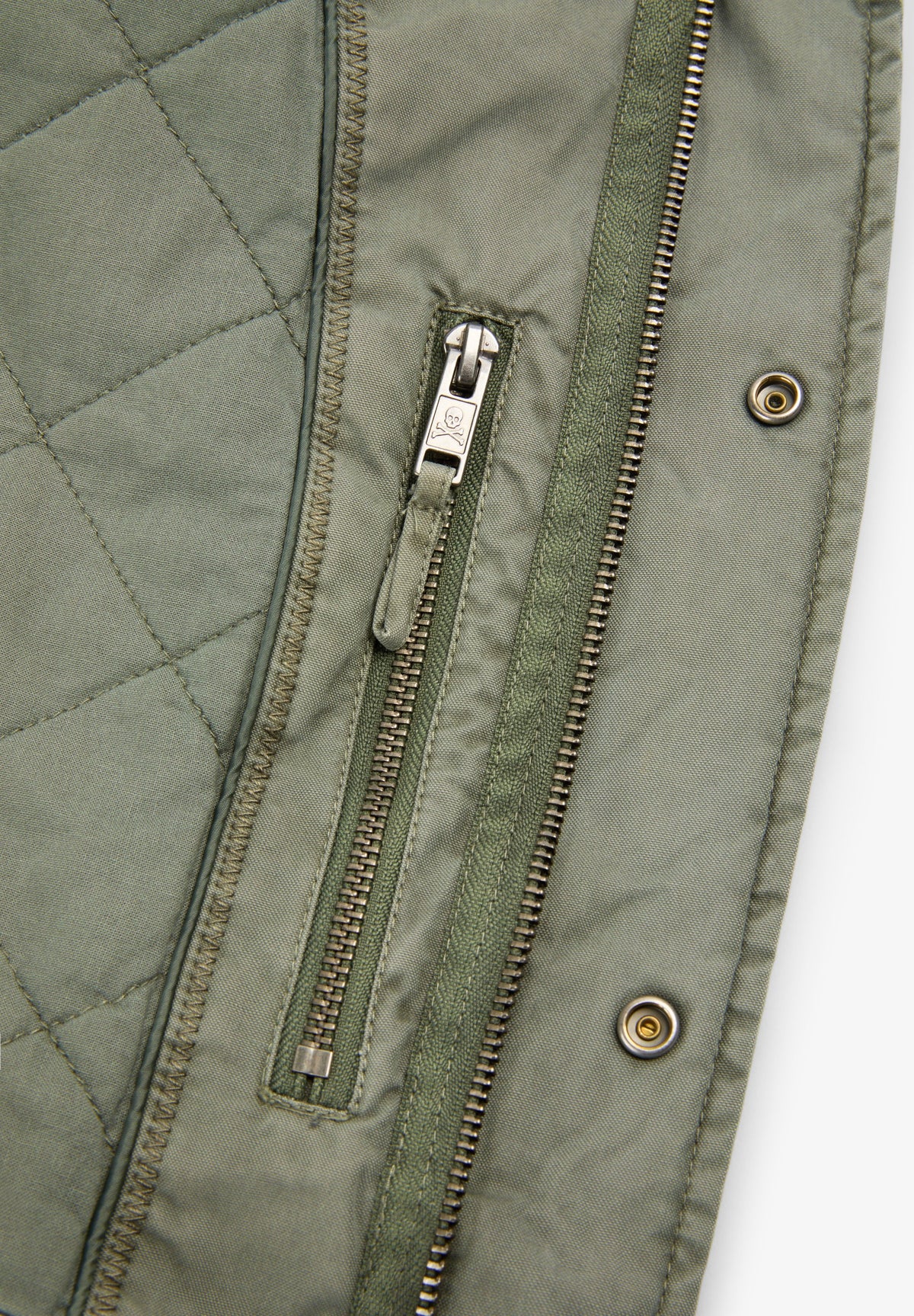 CHAQUETA MILITAR CAPUCHA OCULTA