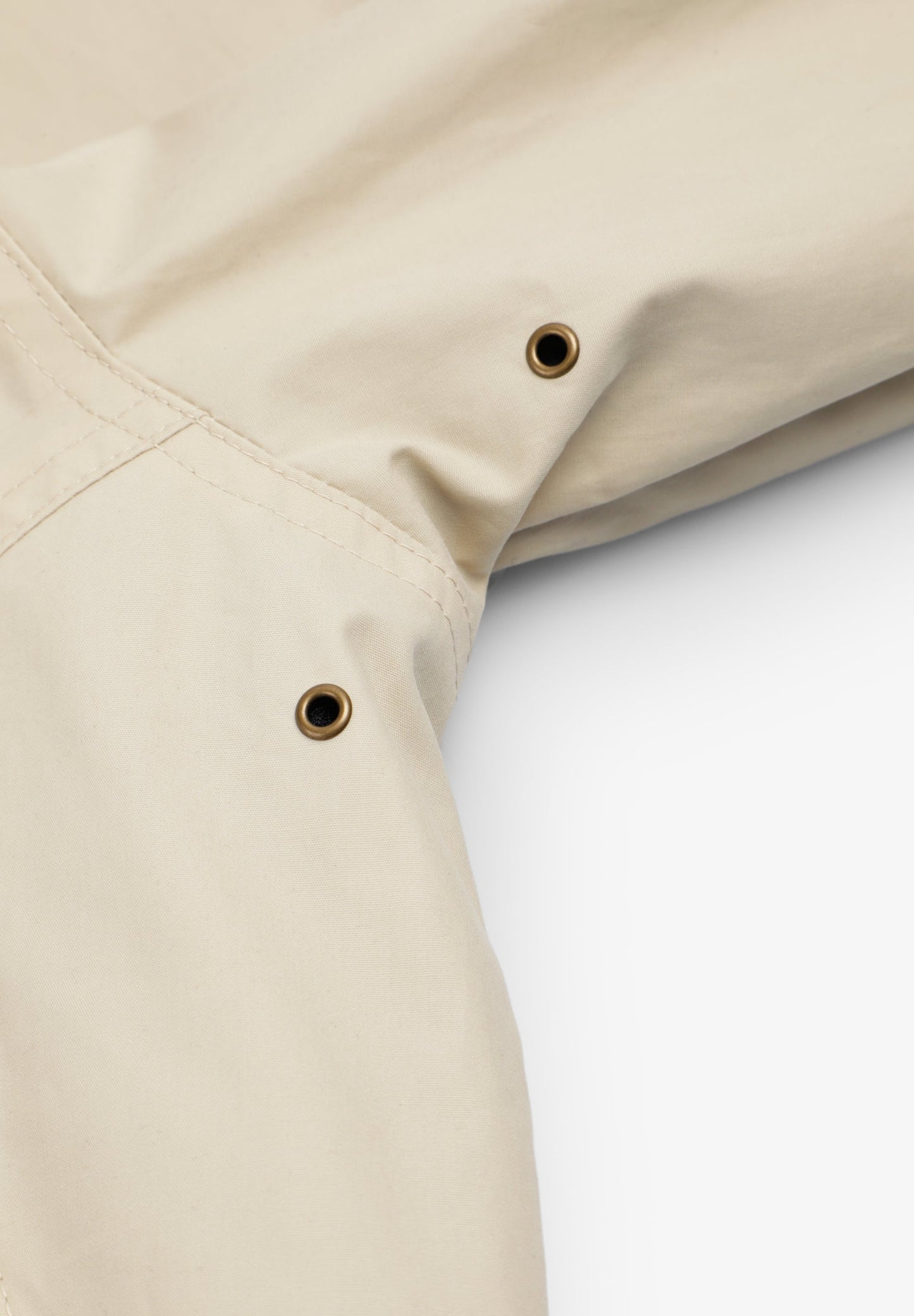 CHAQUETA TÉCNICA CON CAPUCHA OCULTA