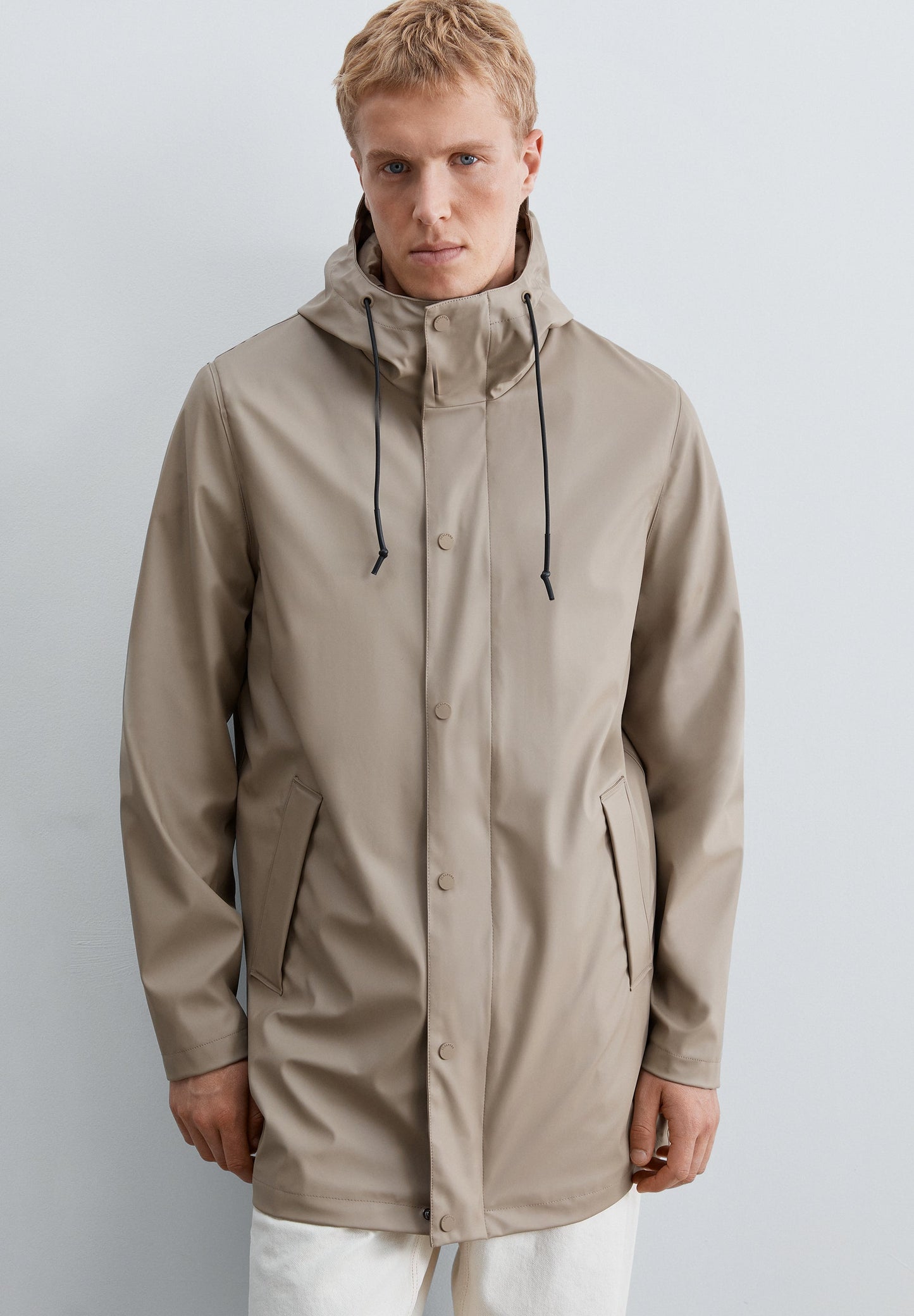 CHAQUETA IMPERMEABLE LOGO