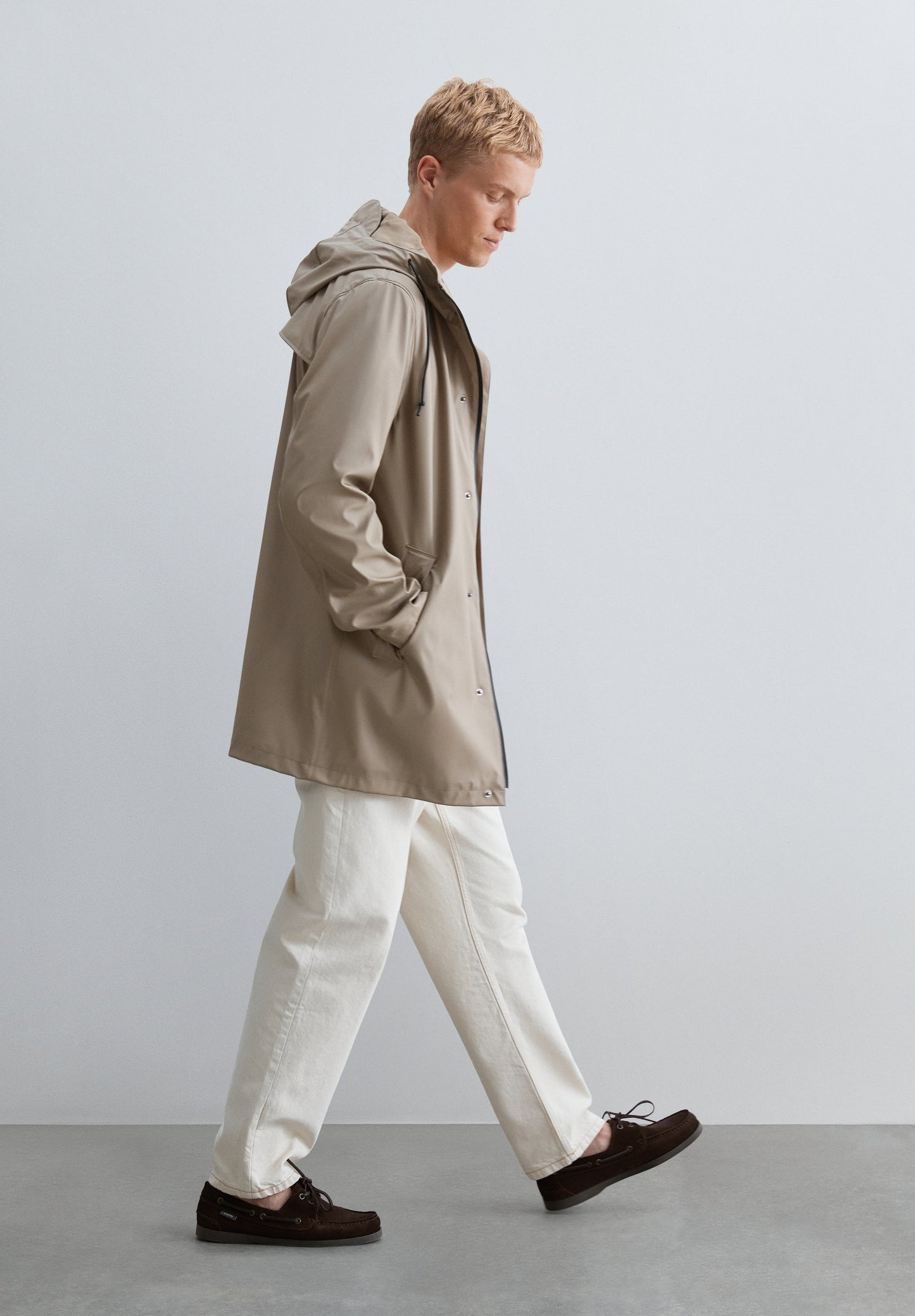 CHAQUETA IMPERMEABLE LOGO