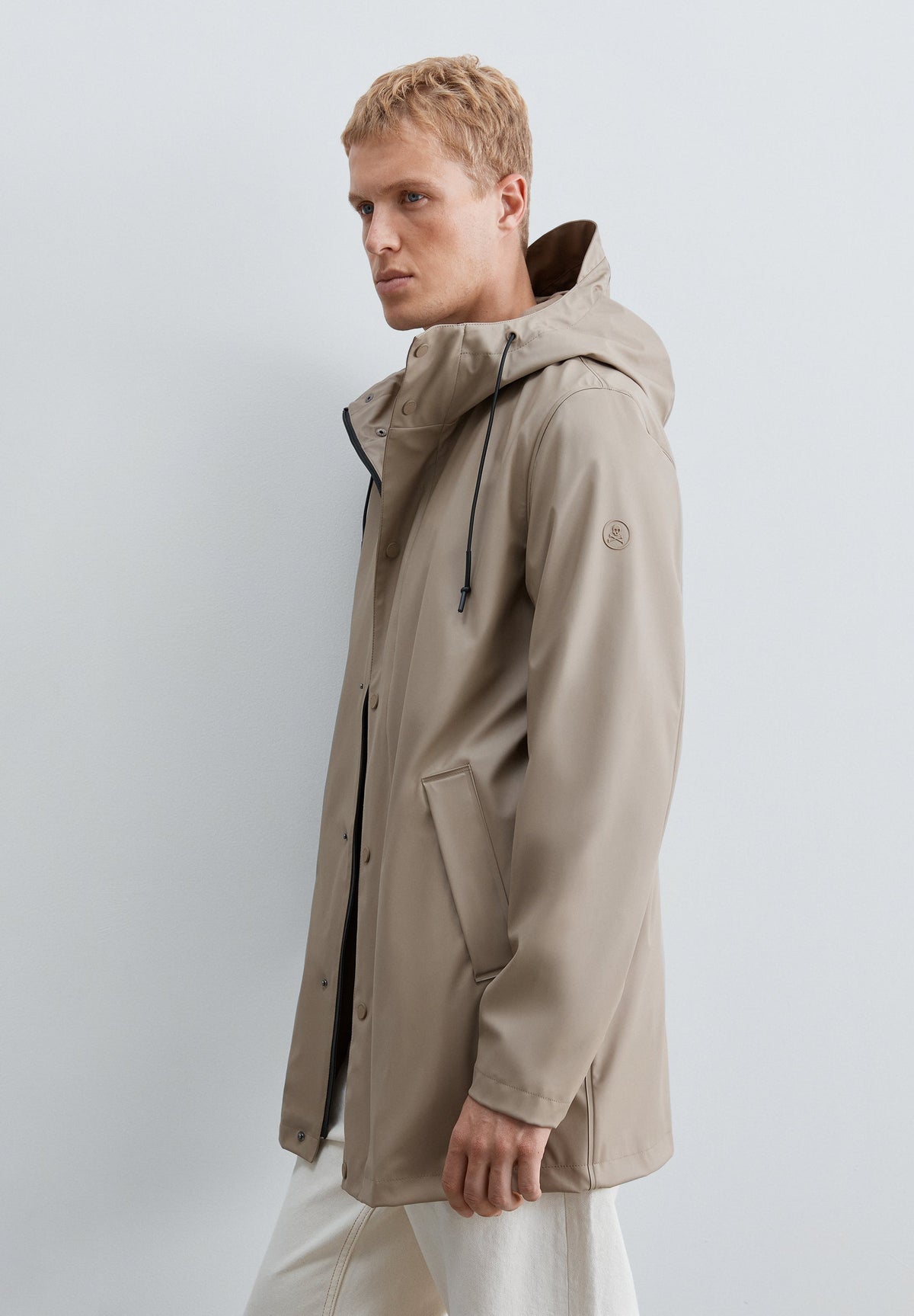 CHAQUETA IMPERMEABLE LOGO