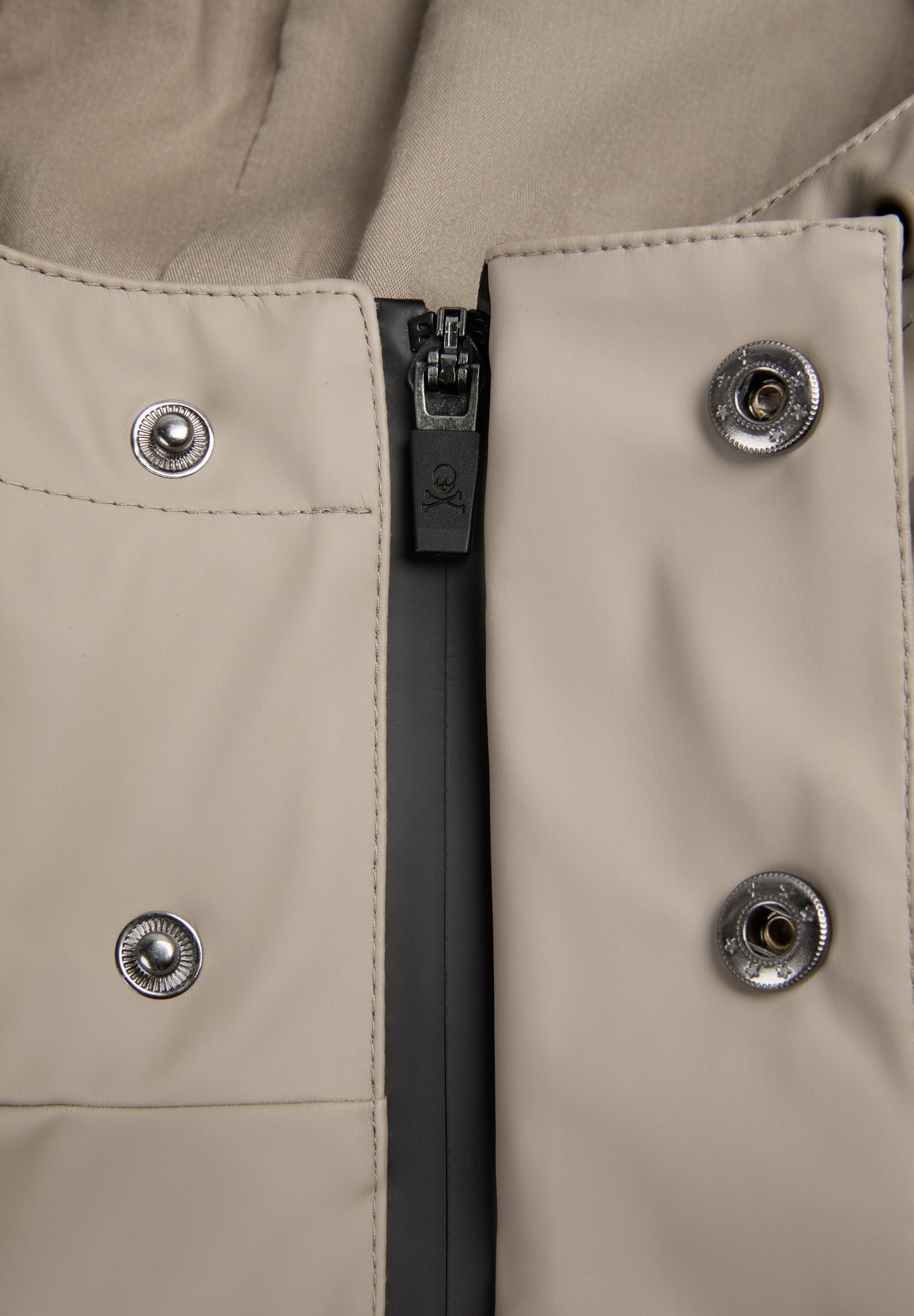 CHAQUETA IMPERMEABLE LOGO