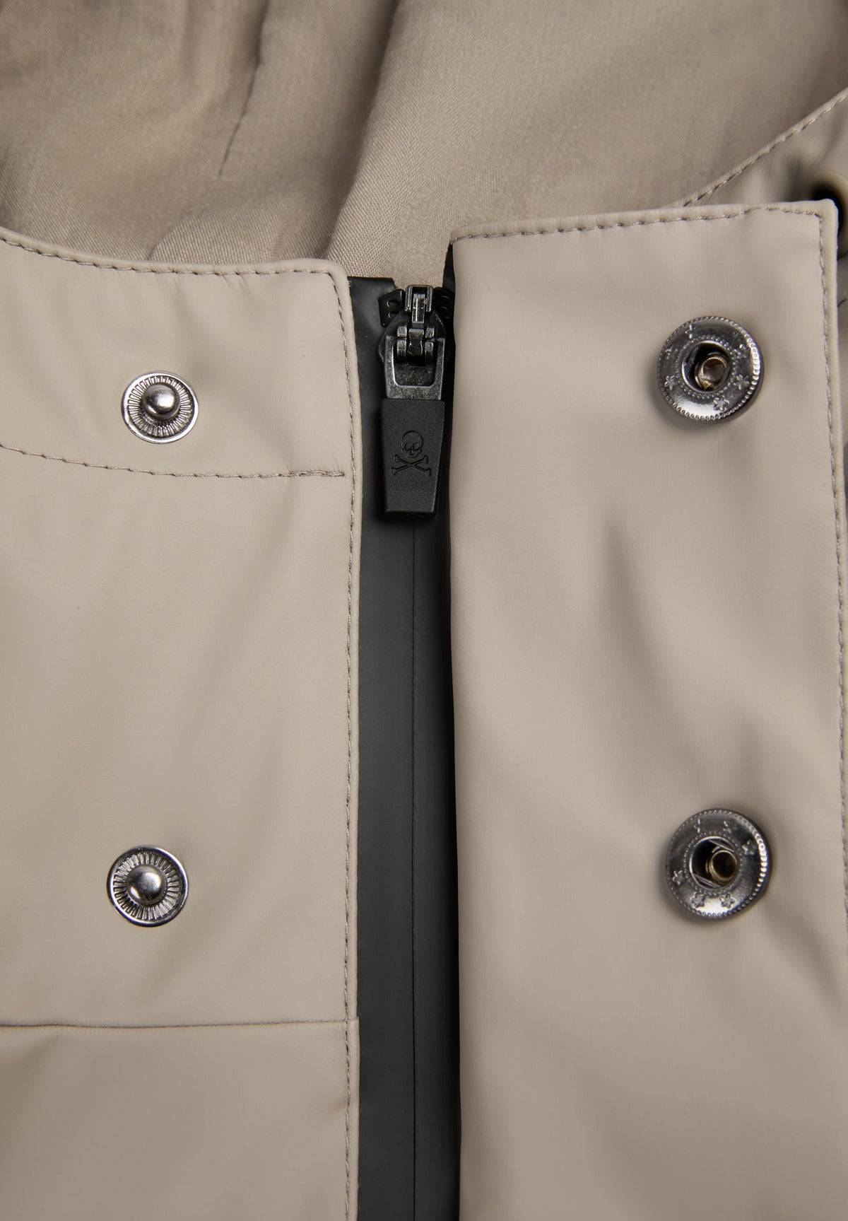 CHAQUETA IMPERMEABLE LOGO