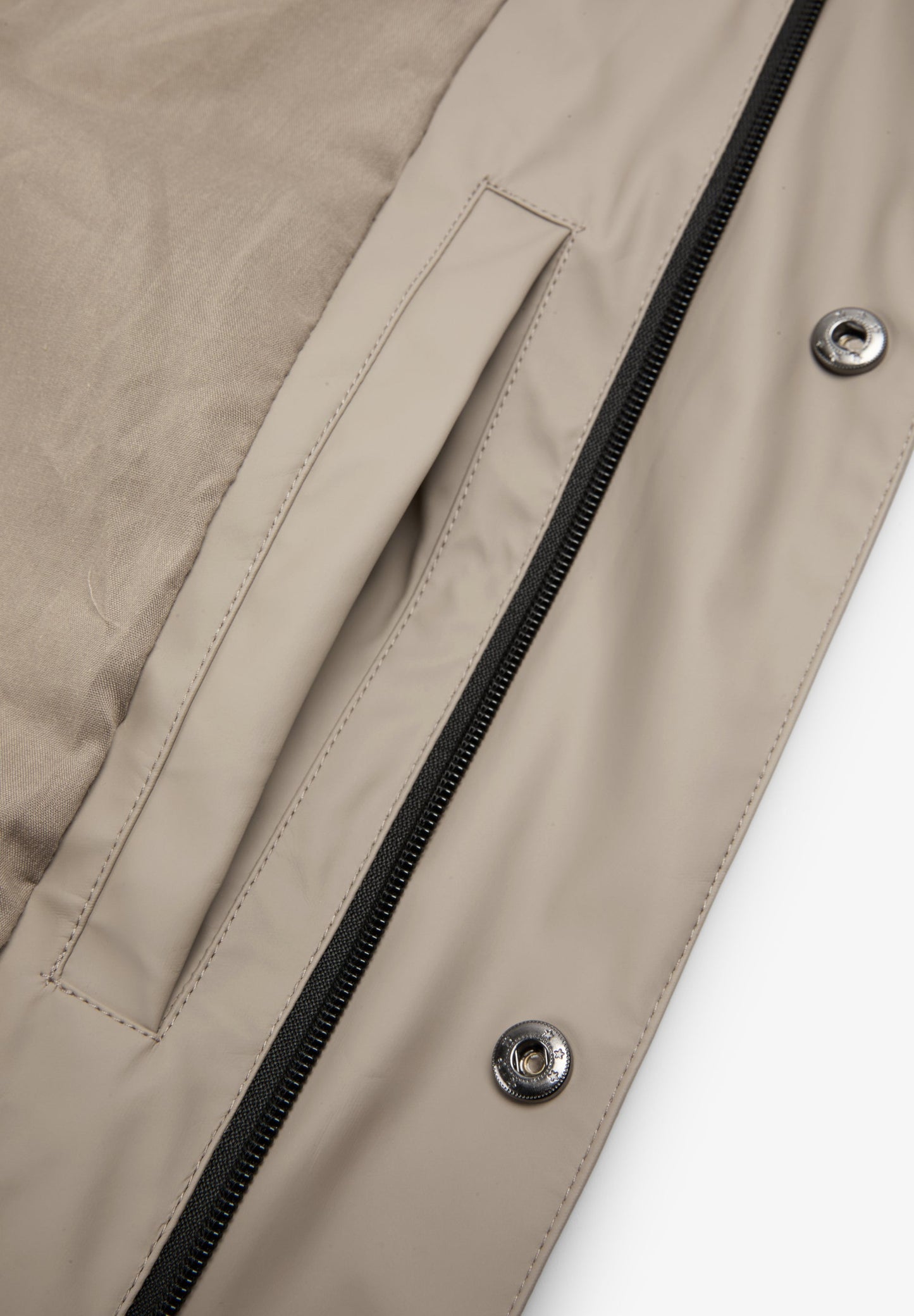 CHAQUETA IMPERMEABLE LOGO