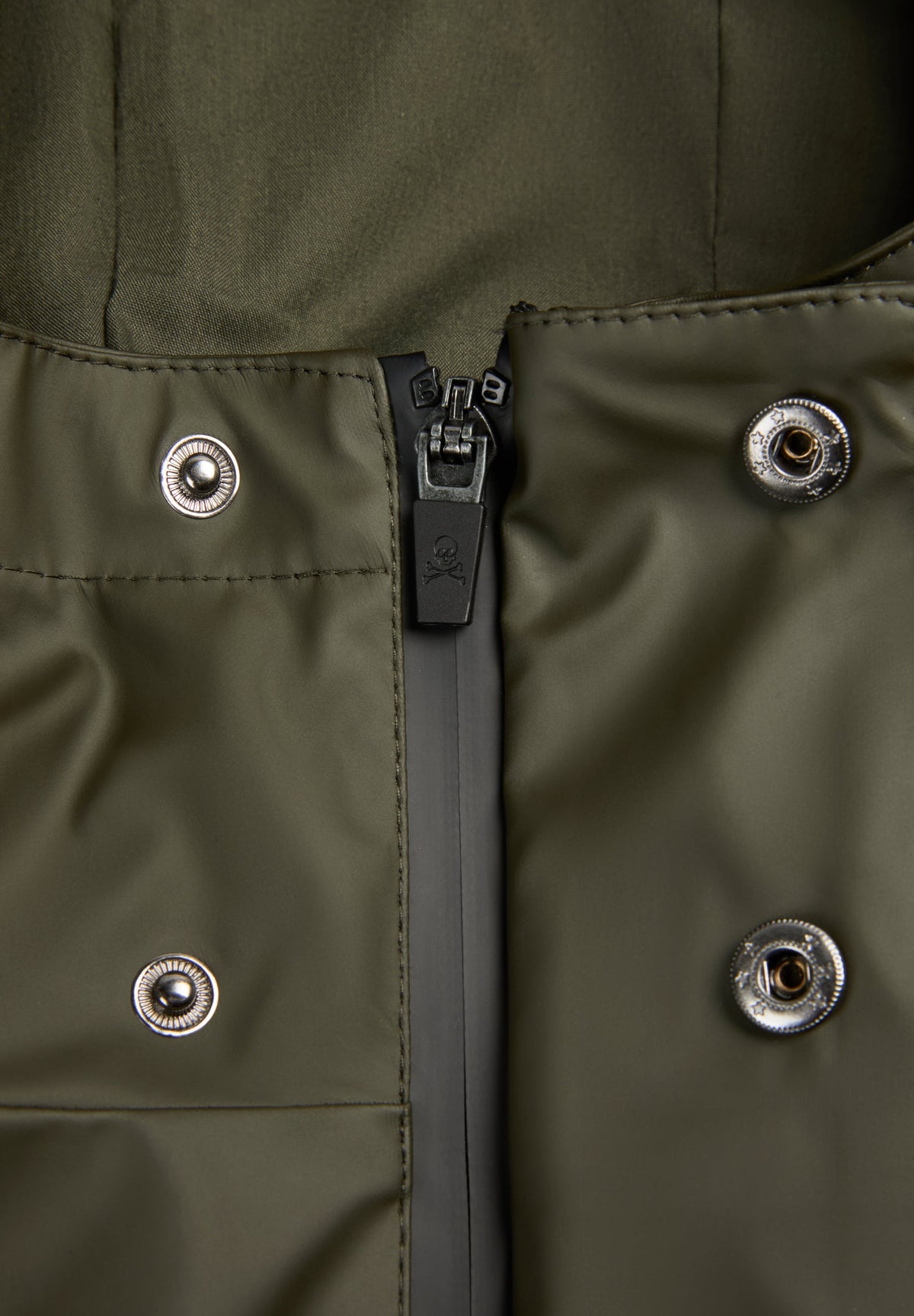 CHAQUETA IMPERMEABLE LOGO