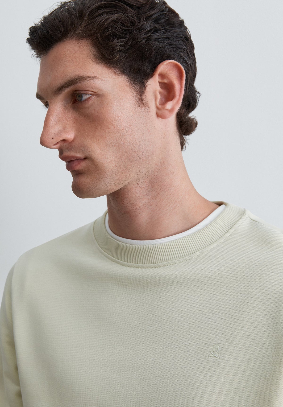 SUDADERA CREWNECK BORDADO TONO