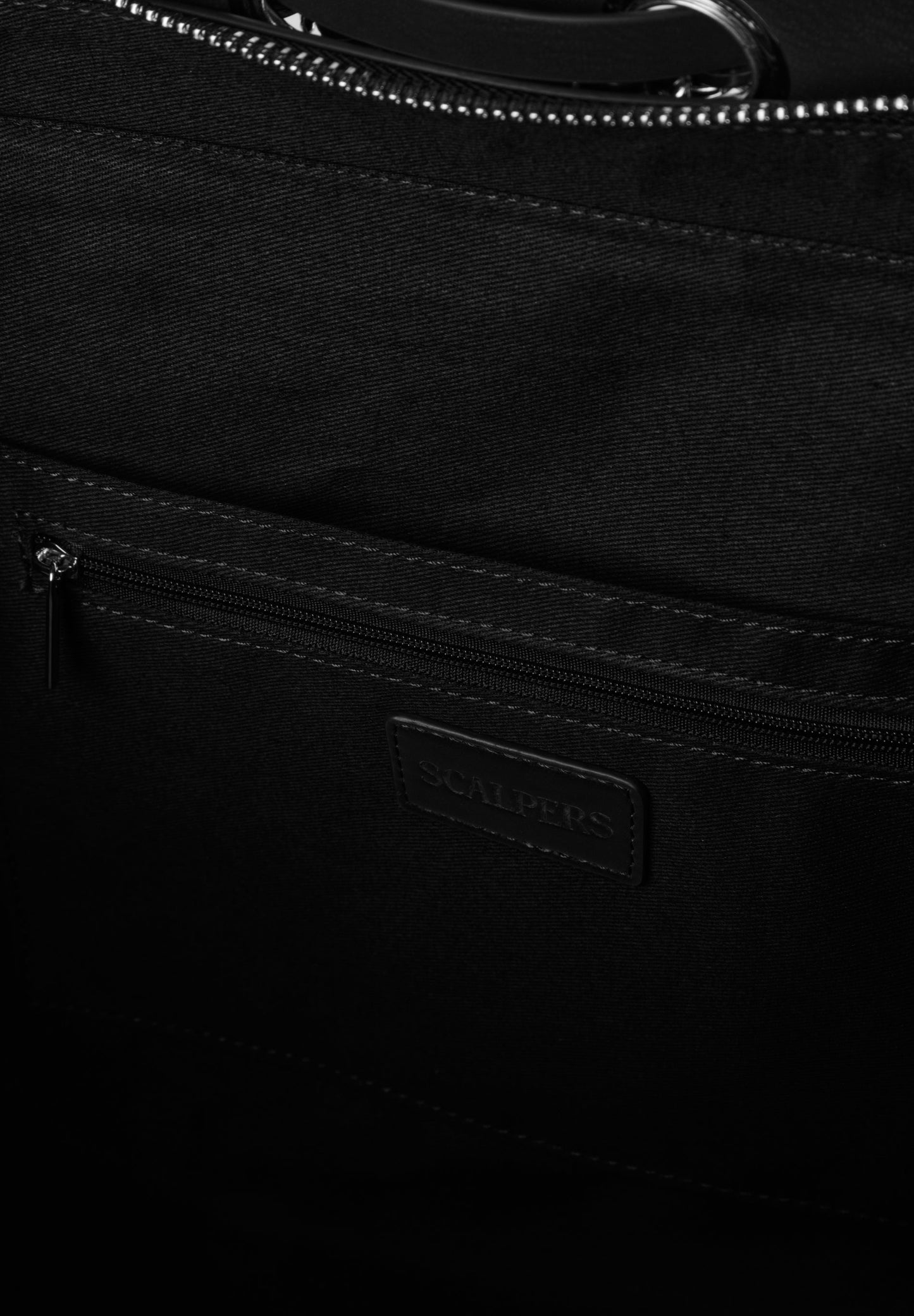 BOLSO SHOPPER EYELETS CON CADENA
