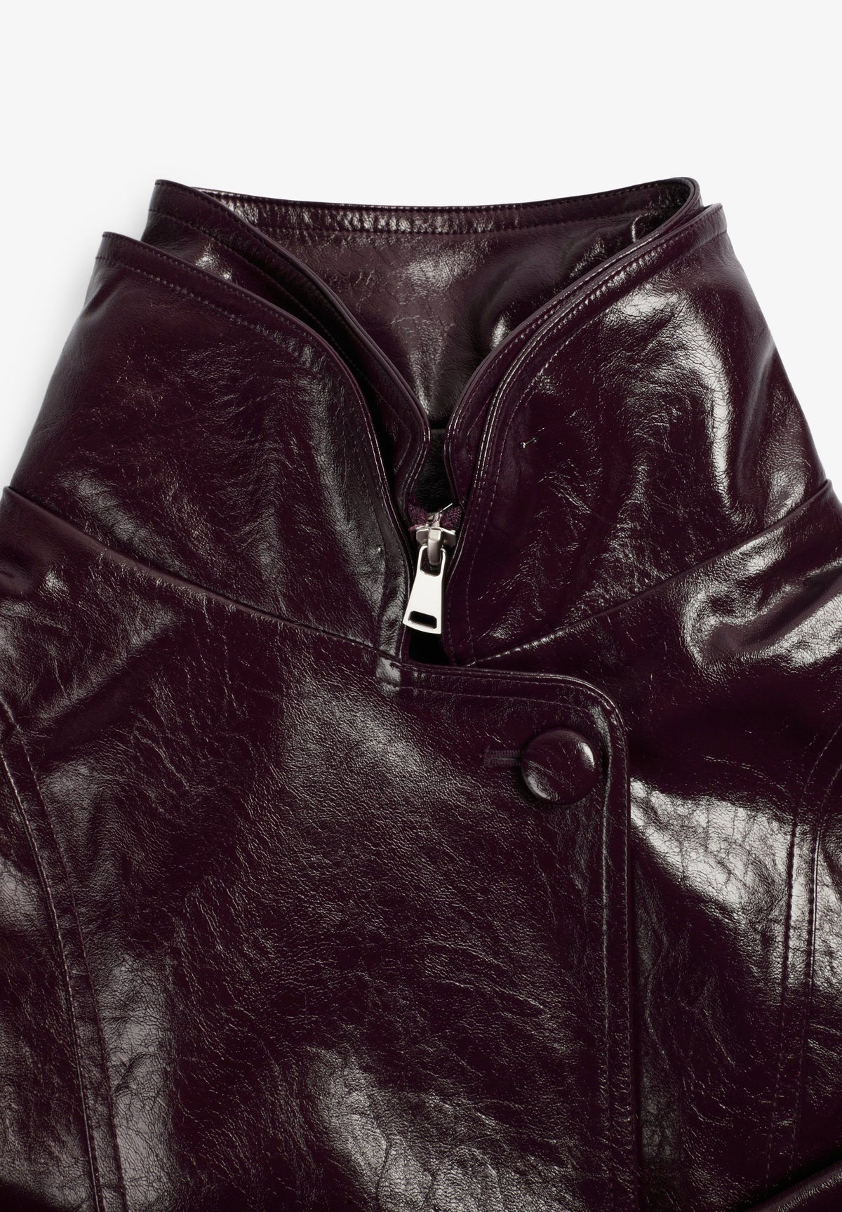 CHAQUETA CUELLO ALTO EFECTO CHAROL