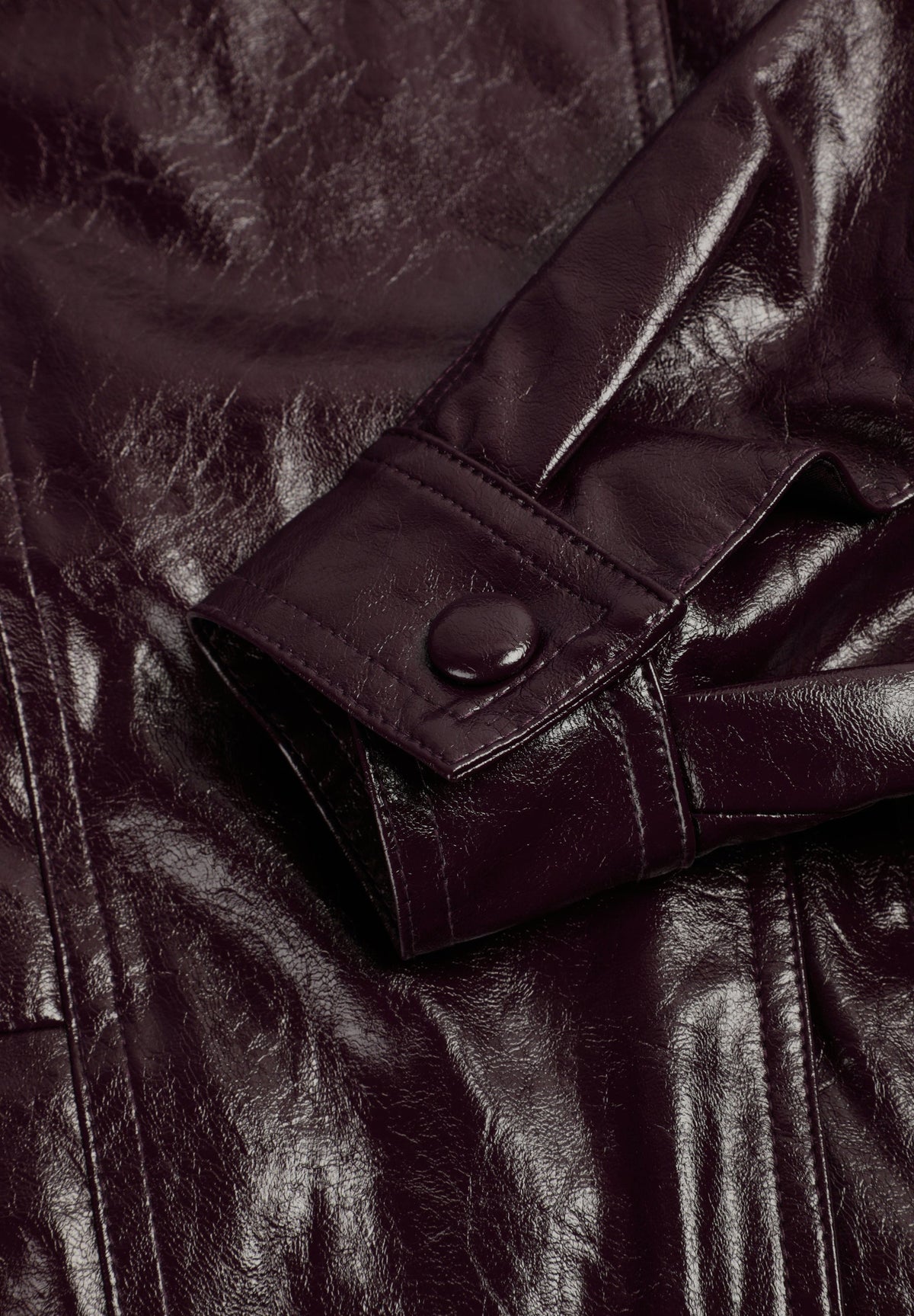 CHAQUETA CUELLO ALTO EFECTO CHAROL