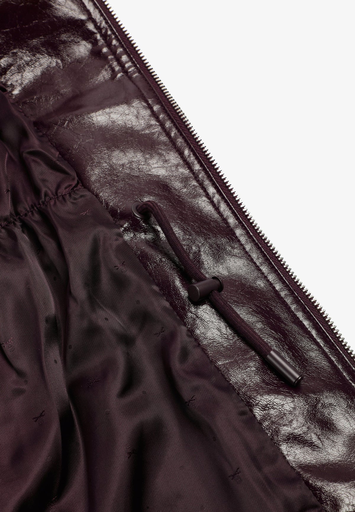 CHAQUETA CUELLO ALTO EFECTO CHAROL