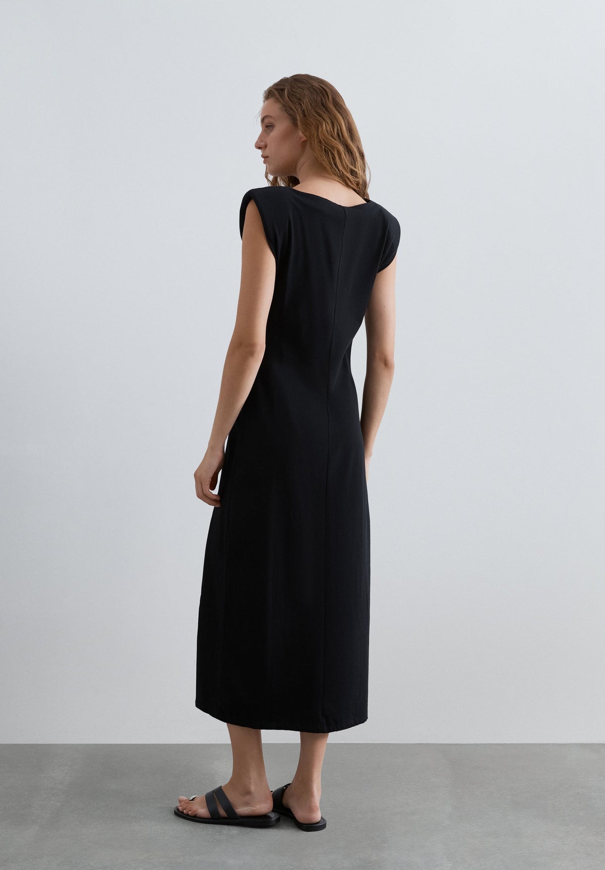 VESTIDO MIDI DRAPEADO LATERAL