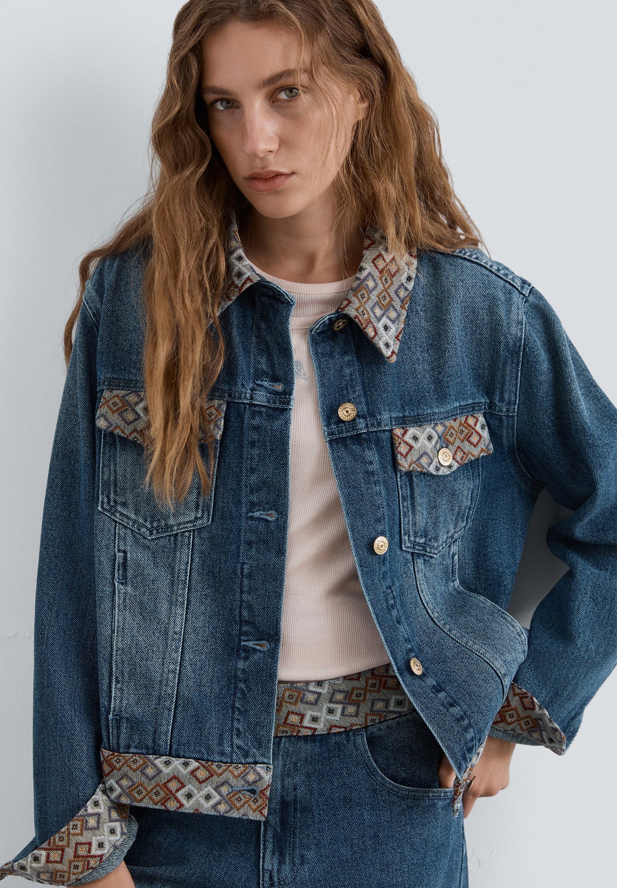 CHAQUETA VAQUERA ESTAMPADO ÉTNICO