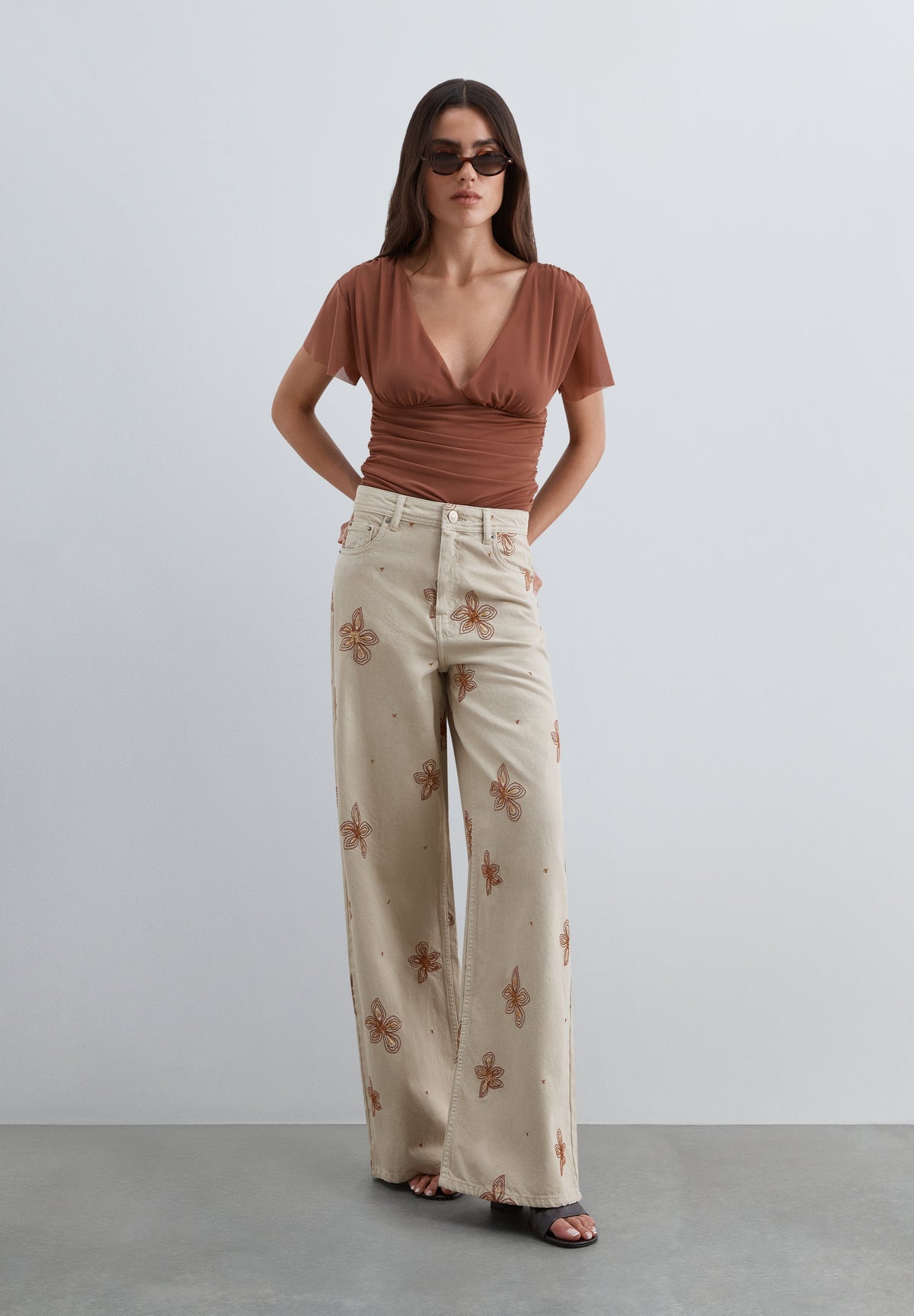 JEANS BORDADOS FLORALES