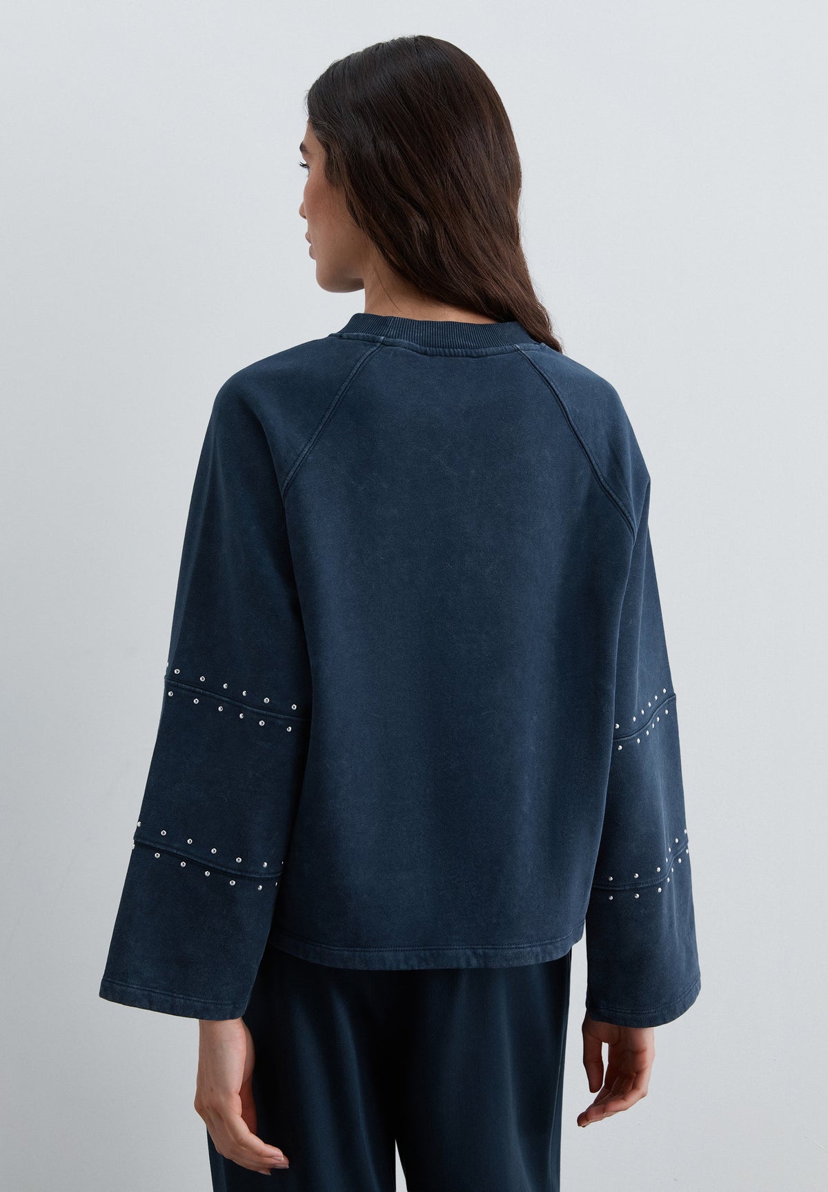 SUDADERA STUDS LOGO PARCHE