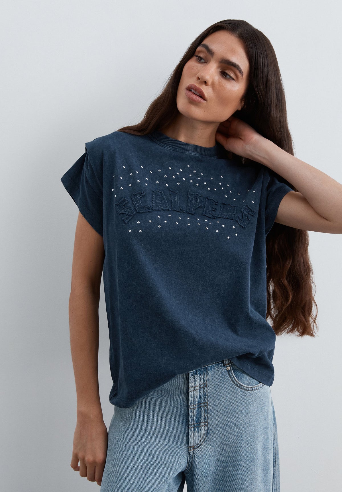 CAMISETA STUDS LOGO PARCHE