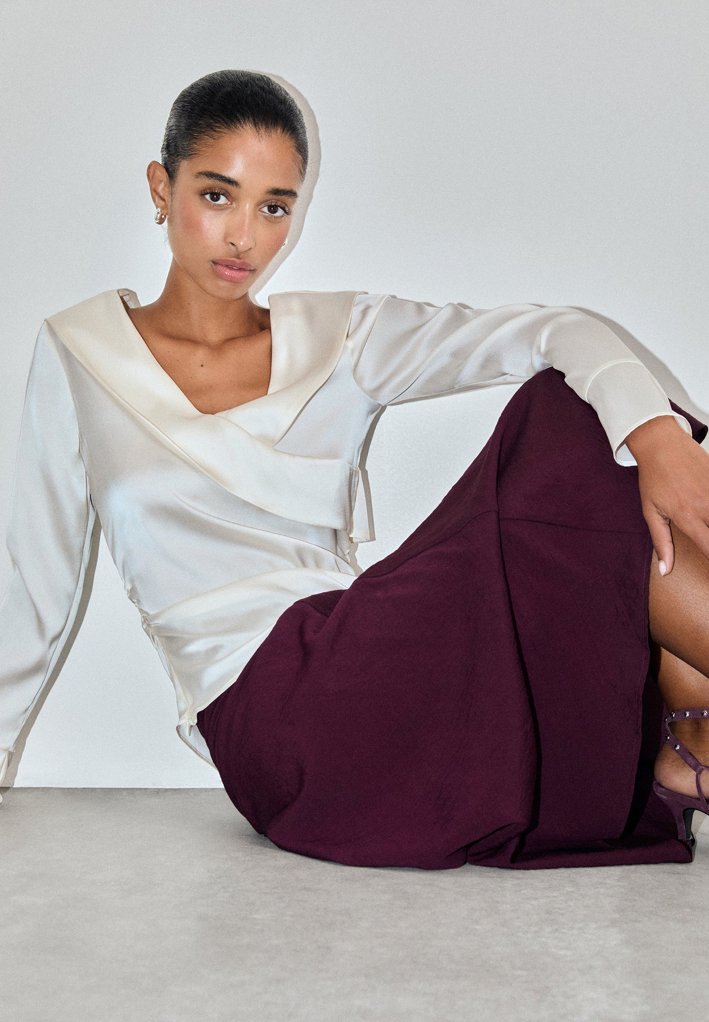 CAMISA SATINADA ASIMÉTRICA