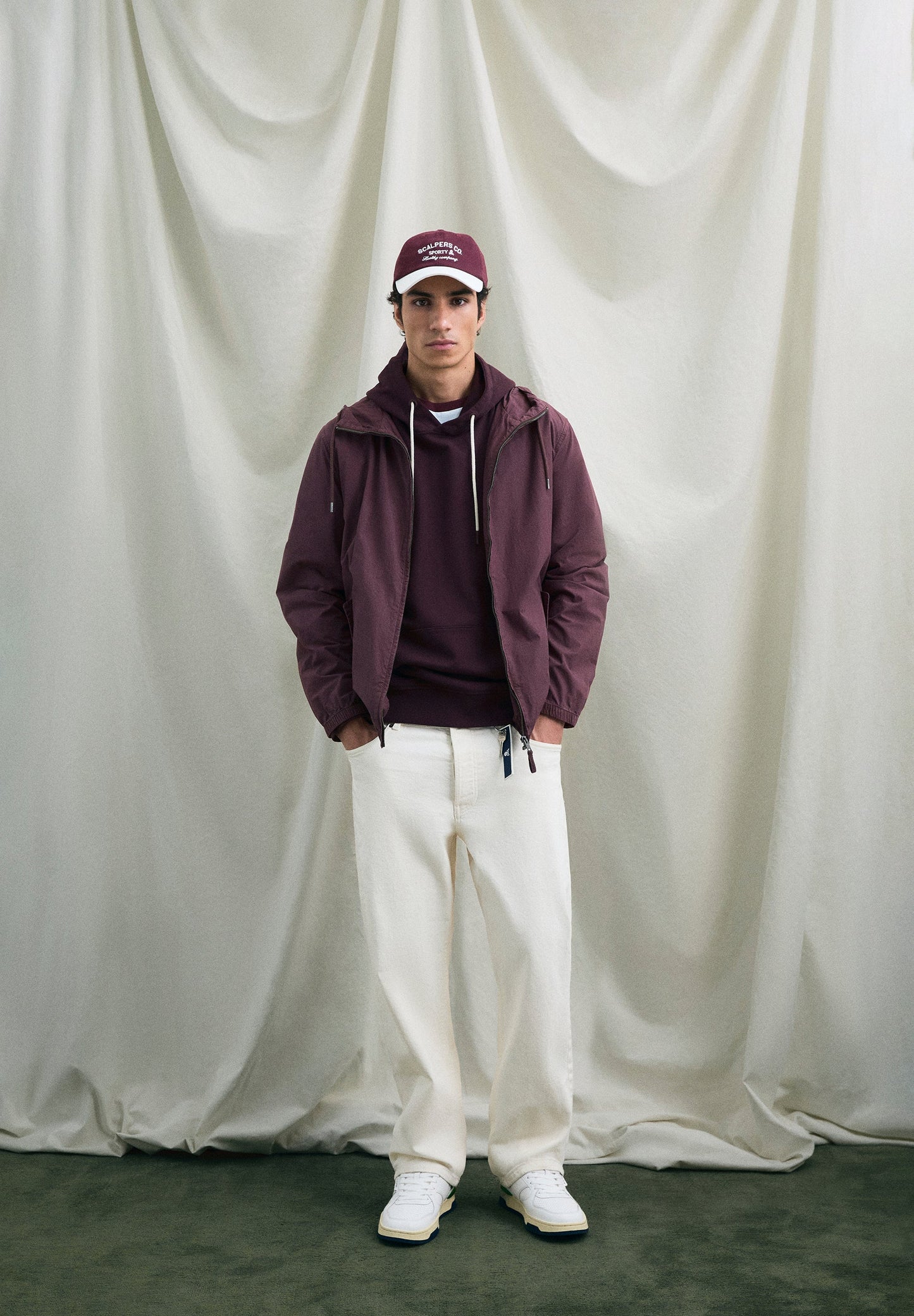 CHAQUETA LIGERA CAPUCHA