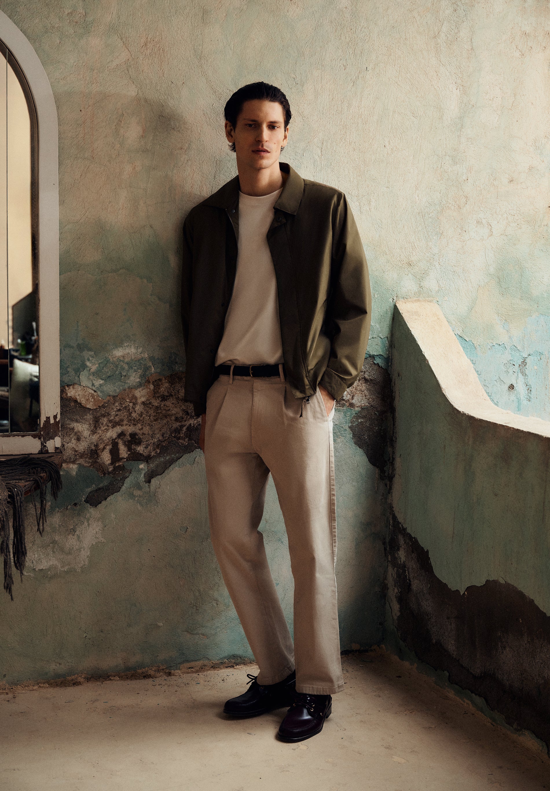 PANTALÓN CHINO PINZAS