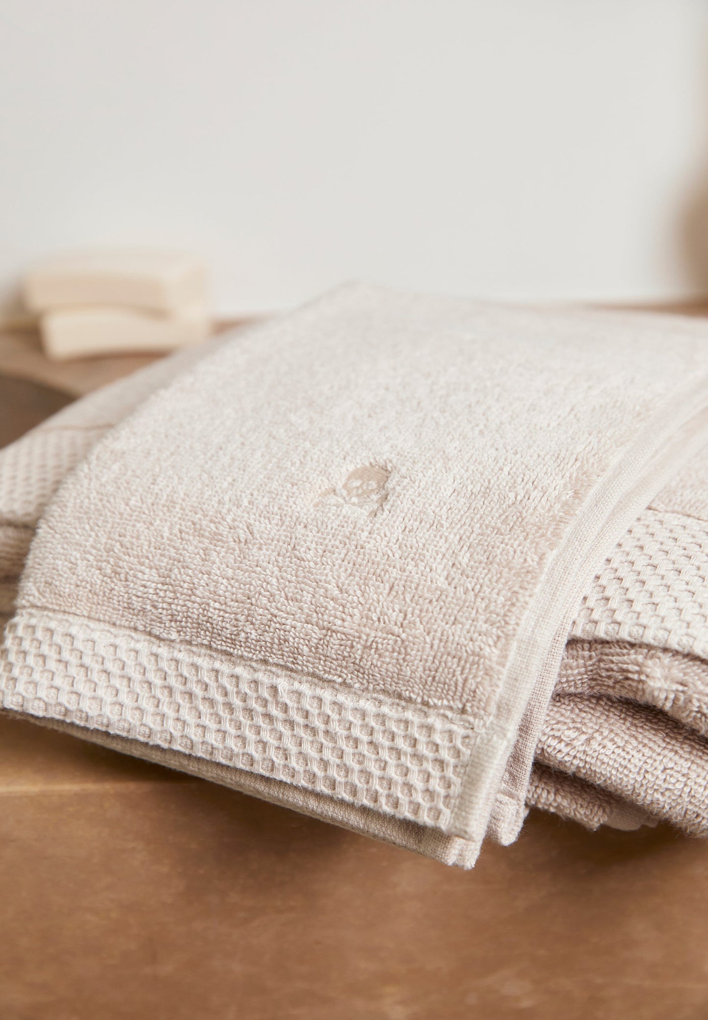 TOALLA TOCADOR CENEFA