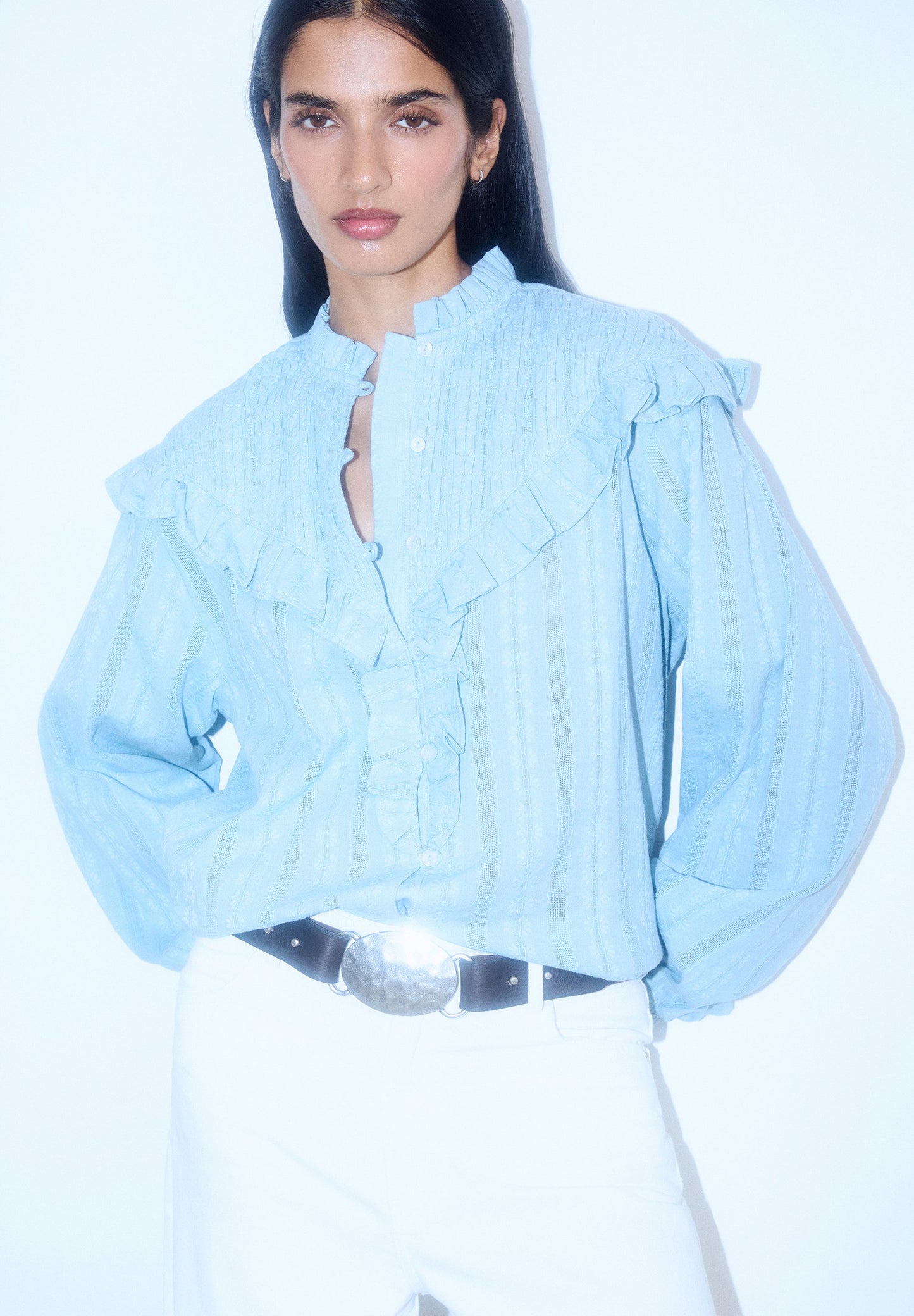 BLUSA FRUNCIDA CON VOLANTE