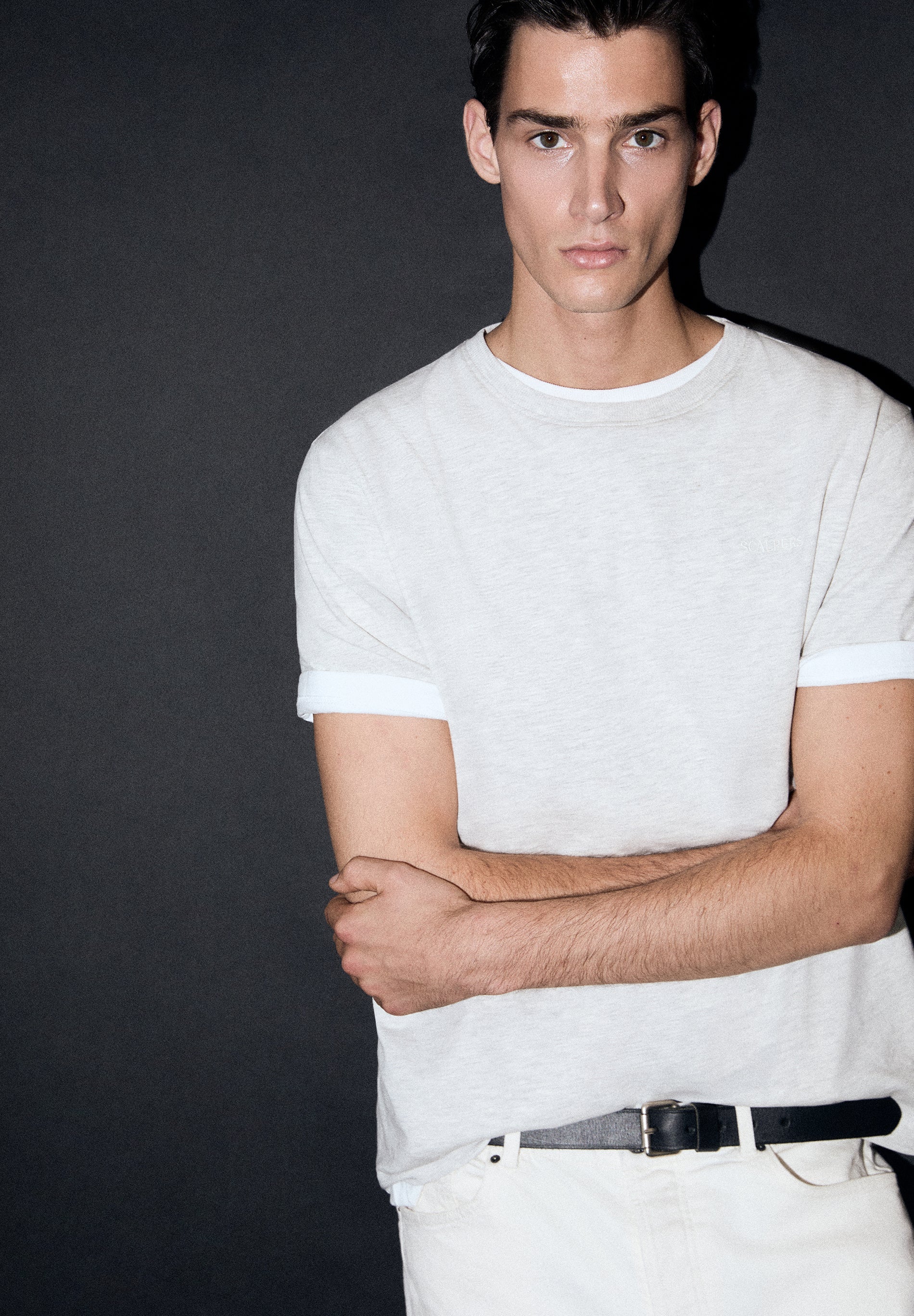 CAMISETA BORDADA EFECTO LAVADO