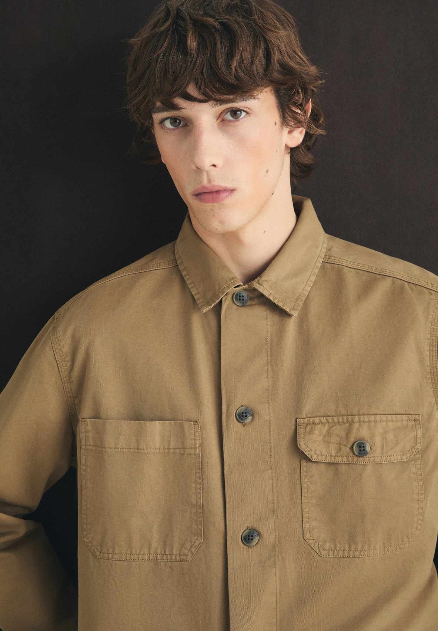 SOBRECAMISA BOLSILLOS ABOTONADA