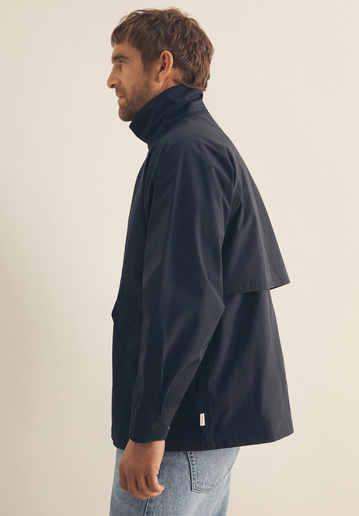 CHAQUETA TÉCNICA IMPERMEABLE CUELLO ALTO