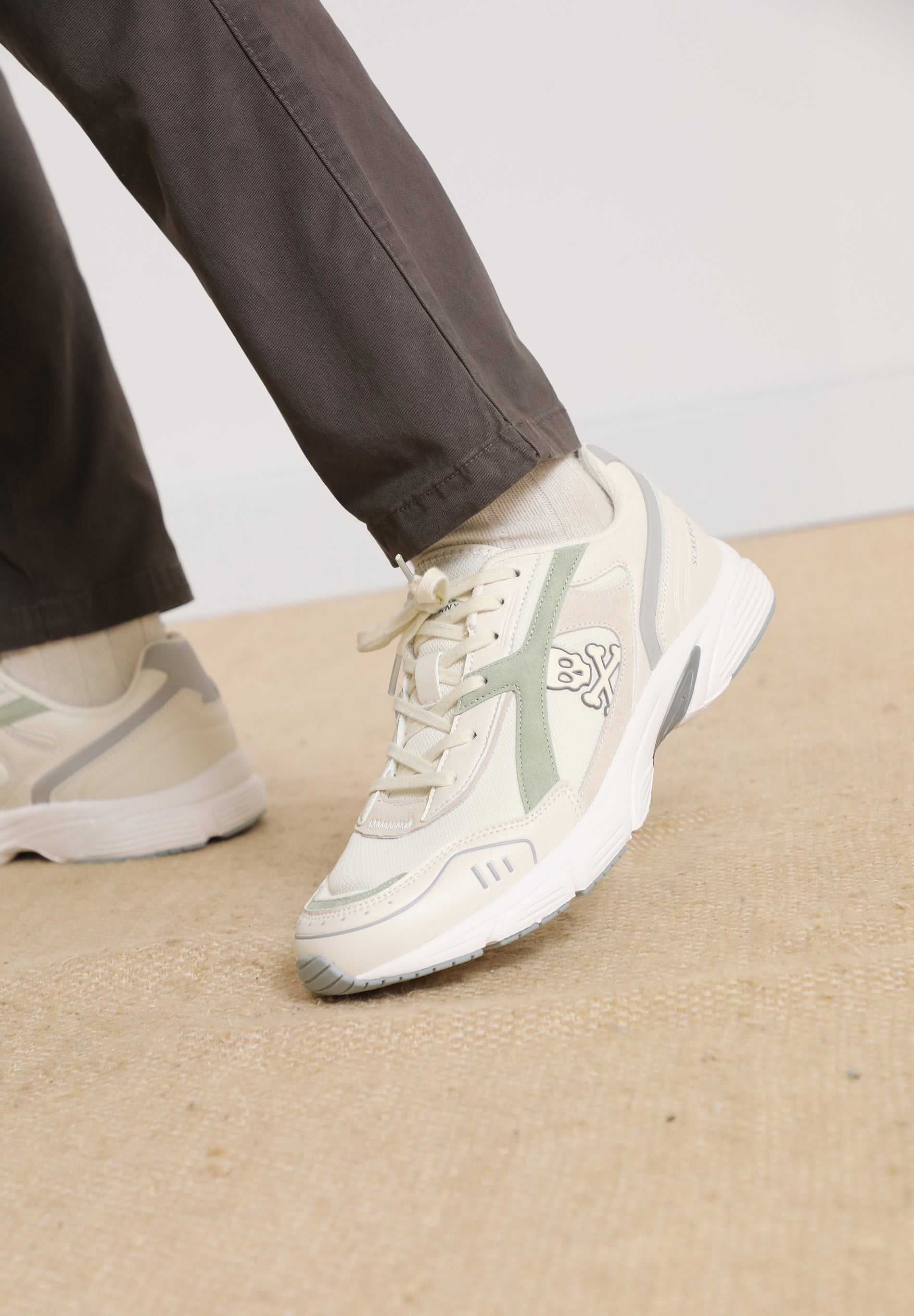 SNEAKERS LIGERAS BORDADO