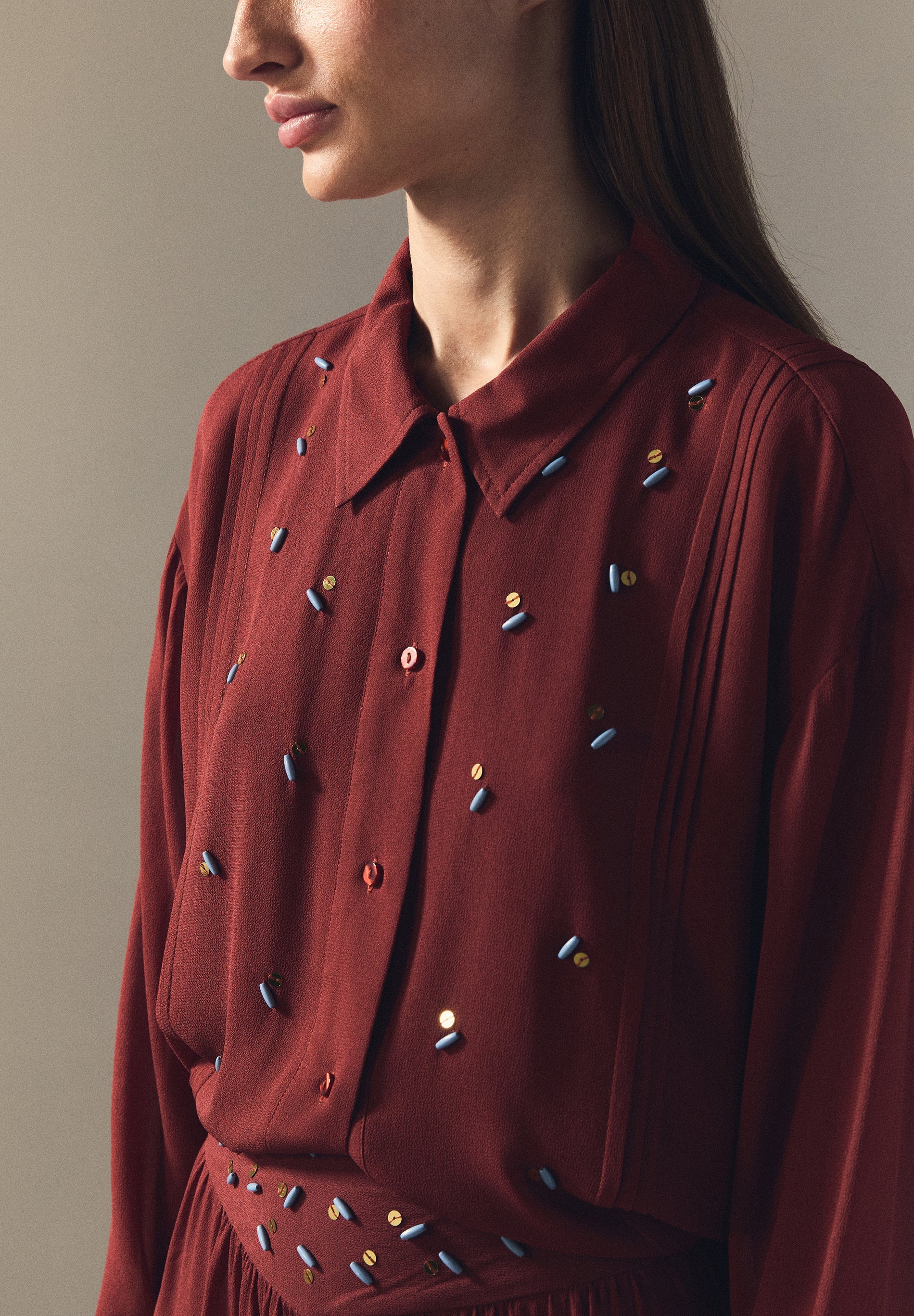 BLUSA VISCOSA DETALLE APLIQUES