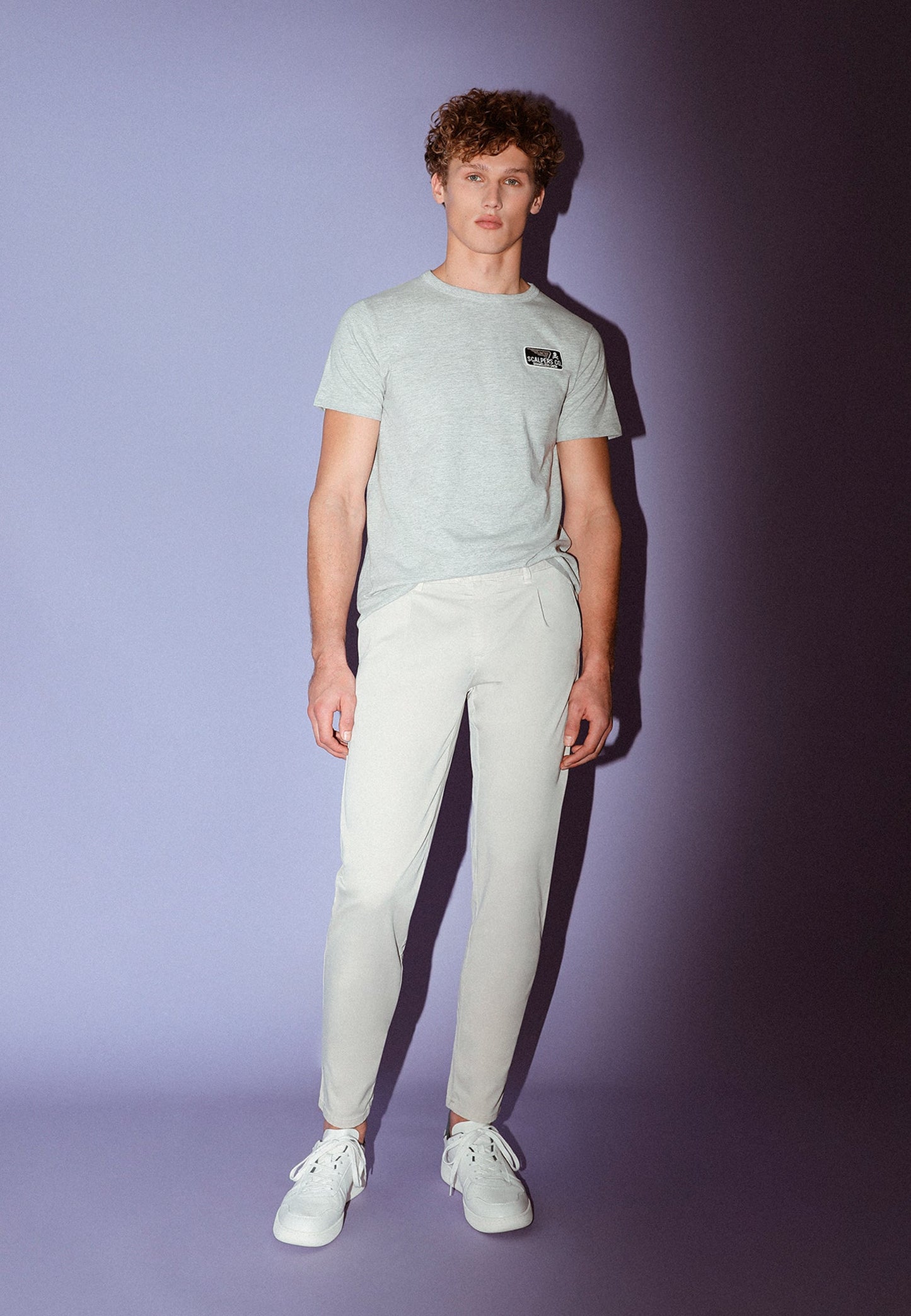 PANTALÓN CHINO PINZAS