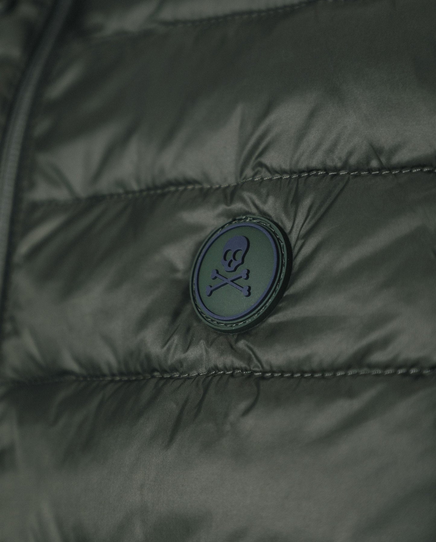 CHALECO ACOLCHADO LOGO CALAVERA