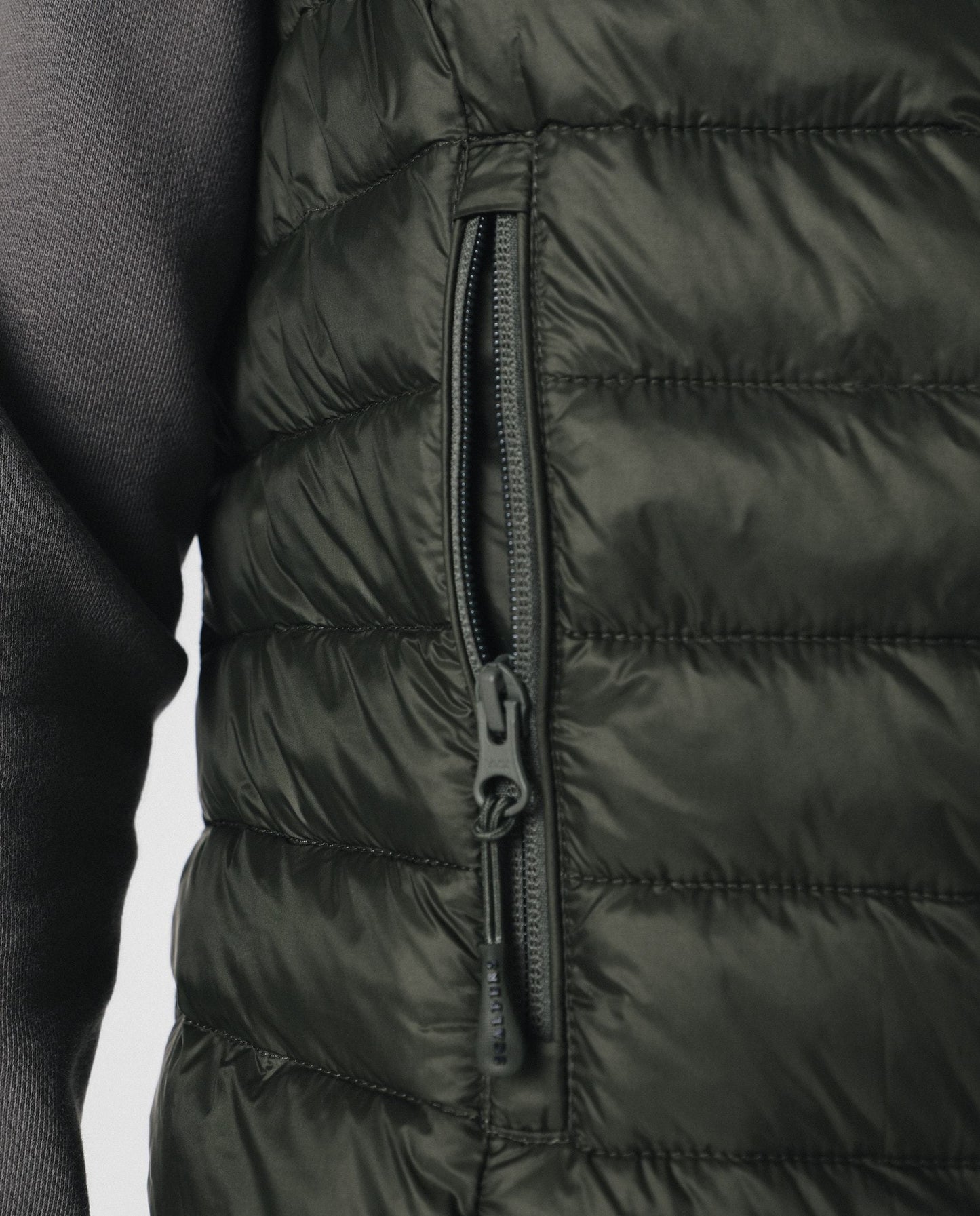 CHALECO ACOLCHADO LOGO CALAVERA