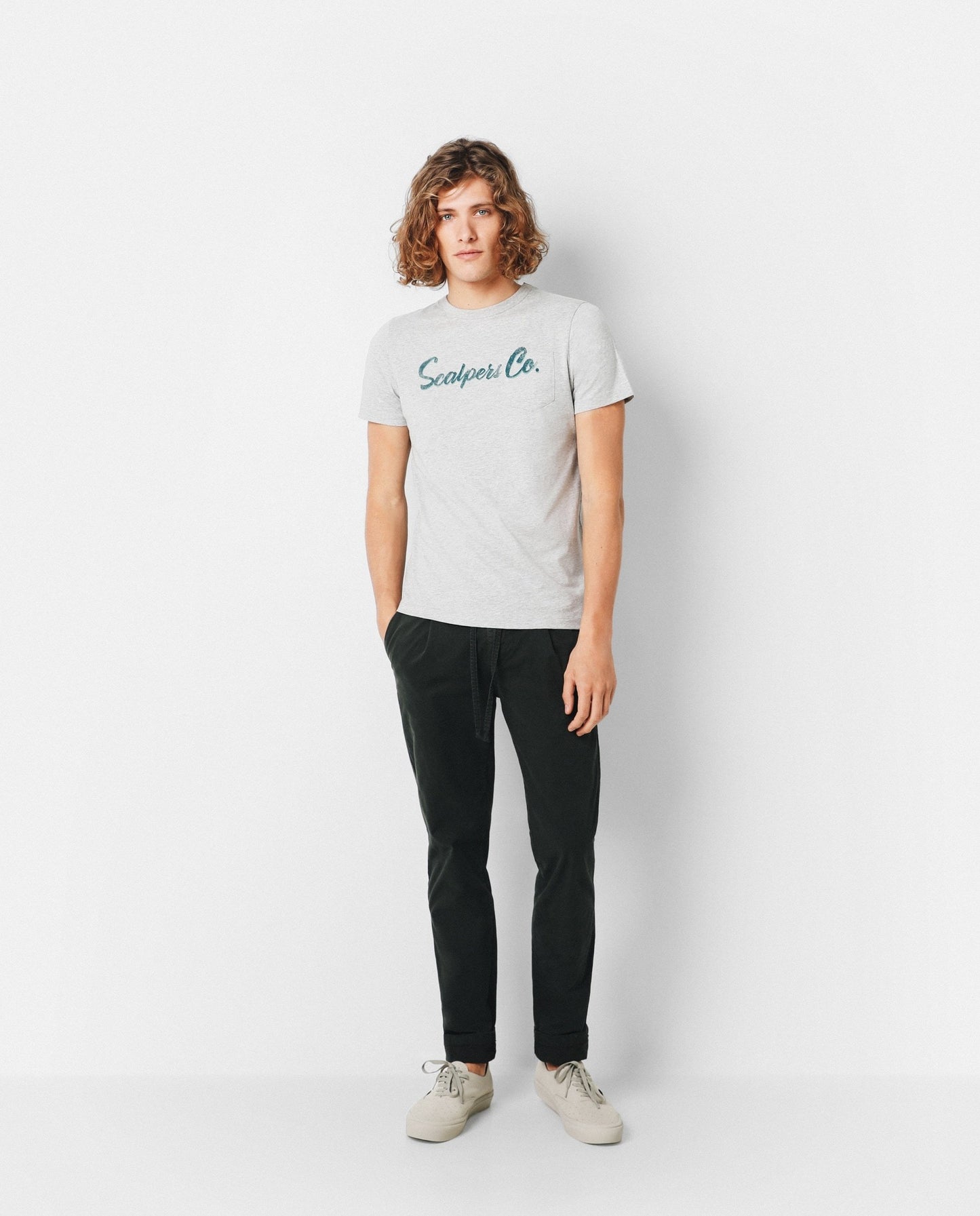 CAMISETA LOGO BOLSILLO