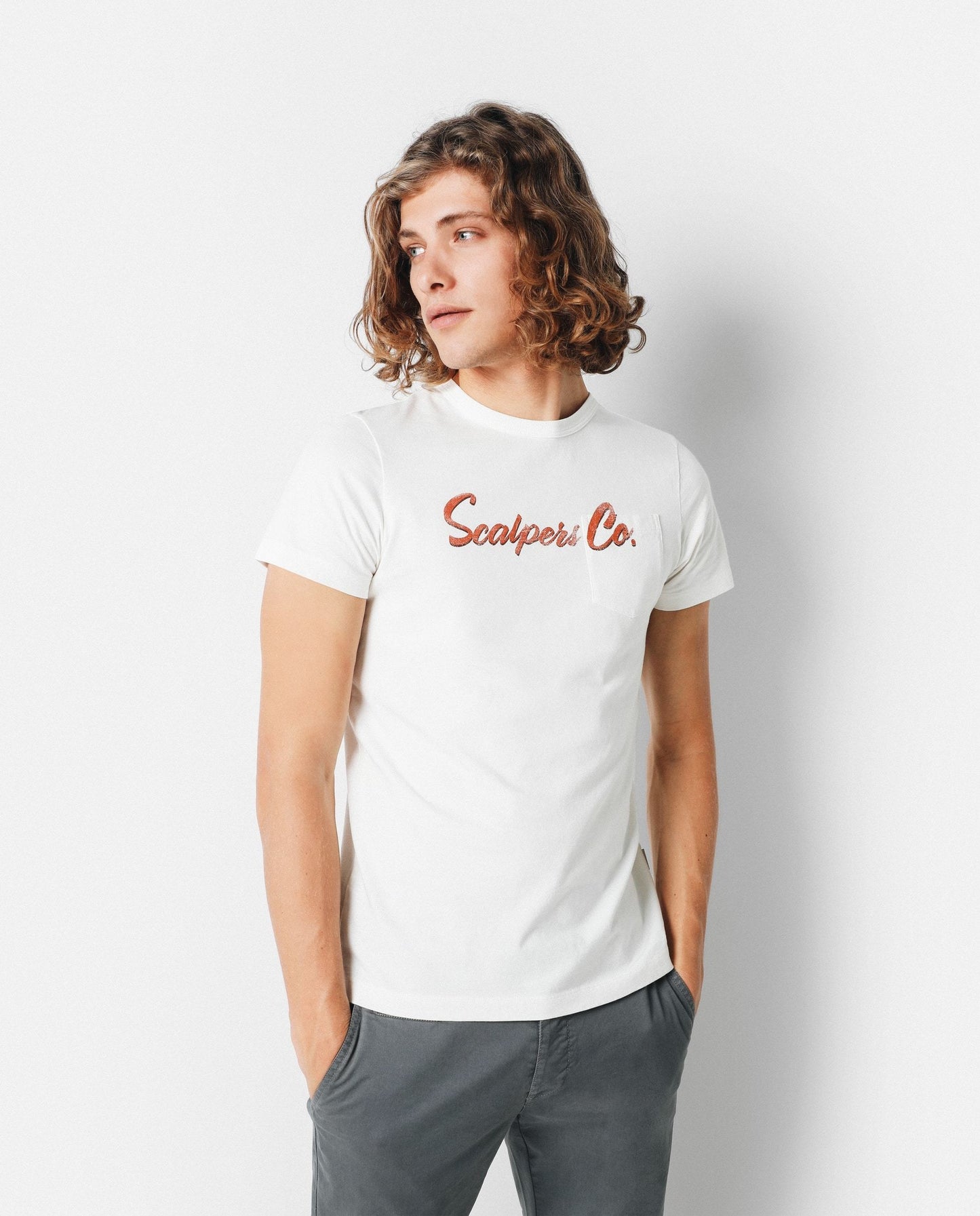 CAMISETA LOGO BOLSILLO