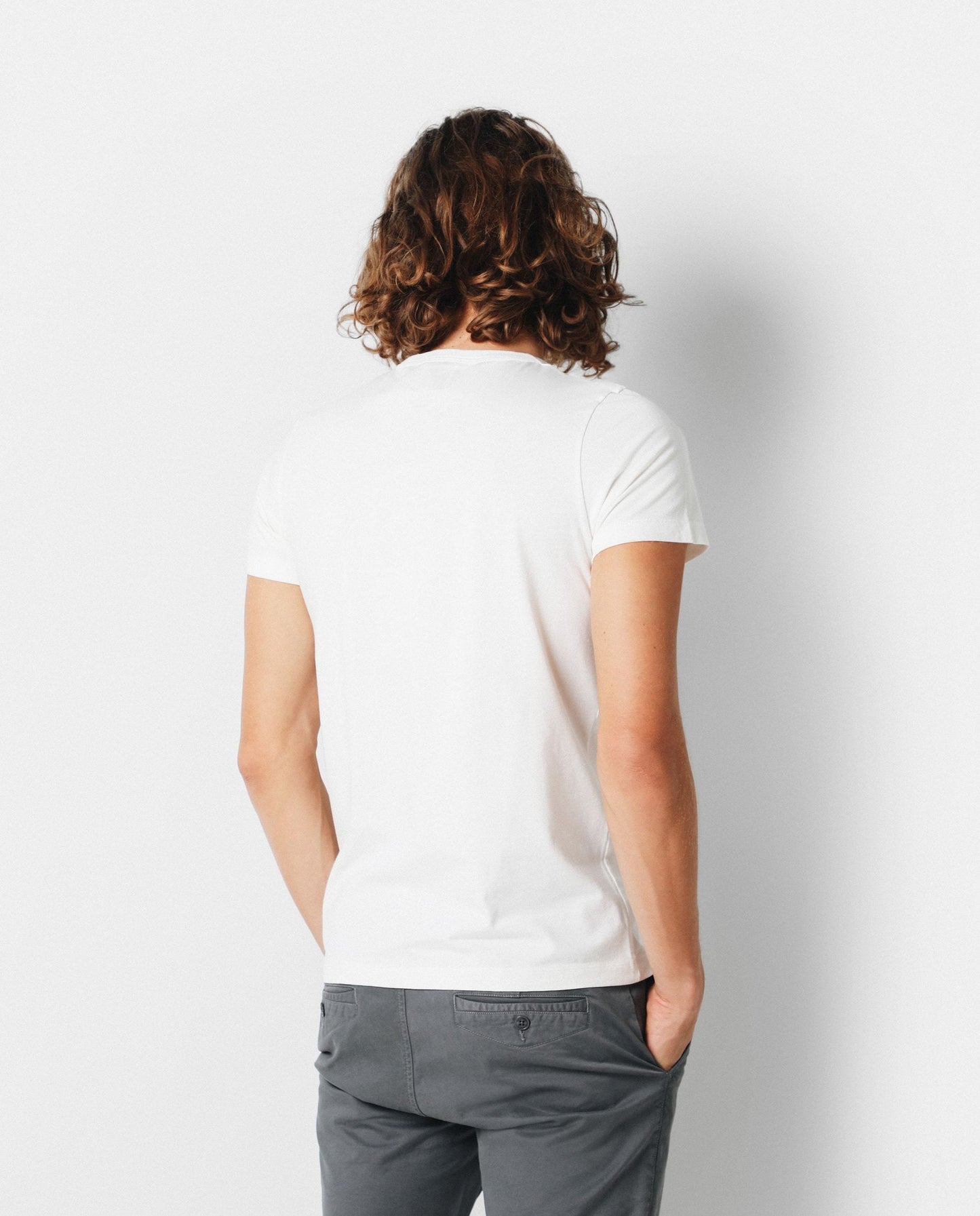 CAMISETA LOGO BOLSILLO