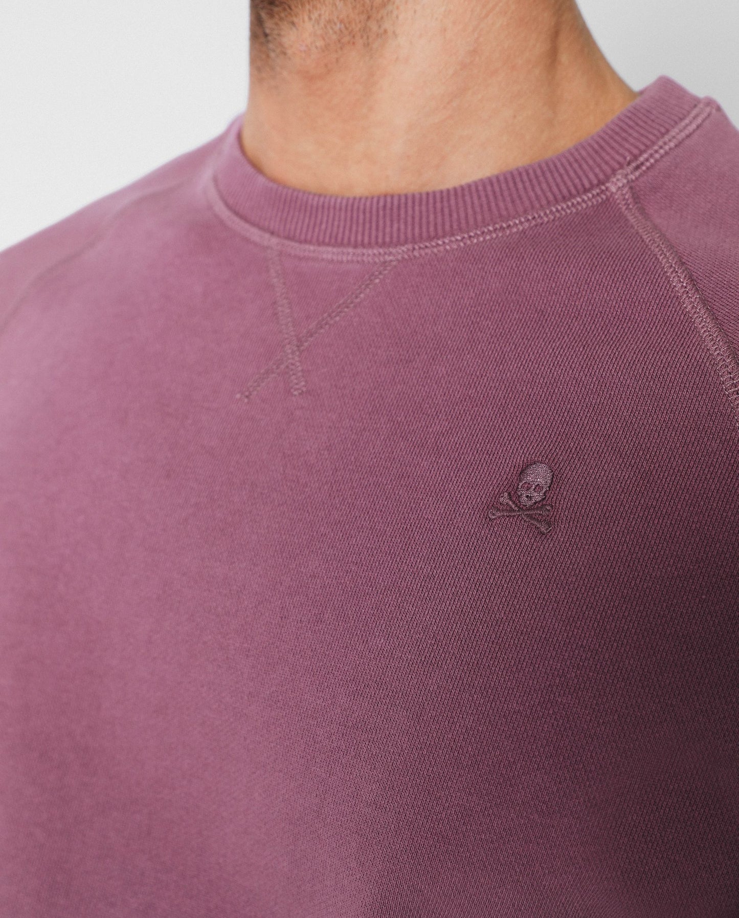 SUDADERA LOGO BORDADO CALAVERA
