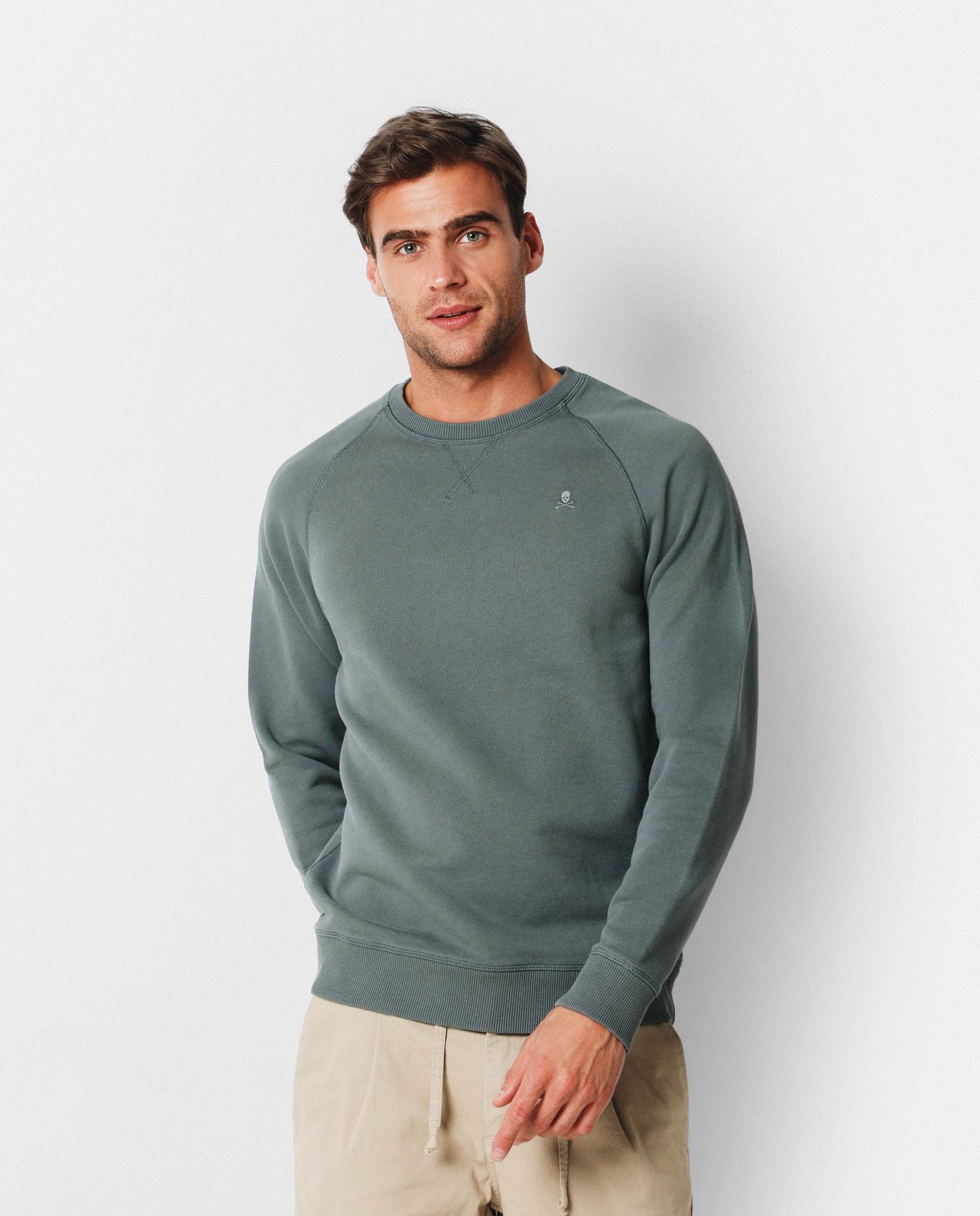 SUDADERA LOGO BORDADO CALAVERA