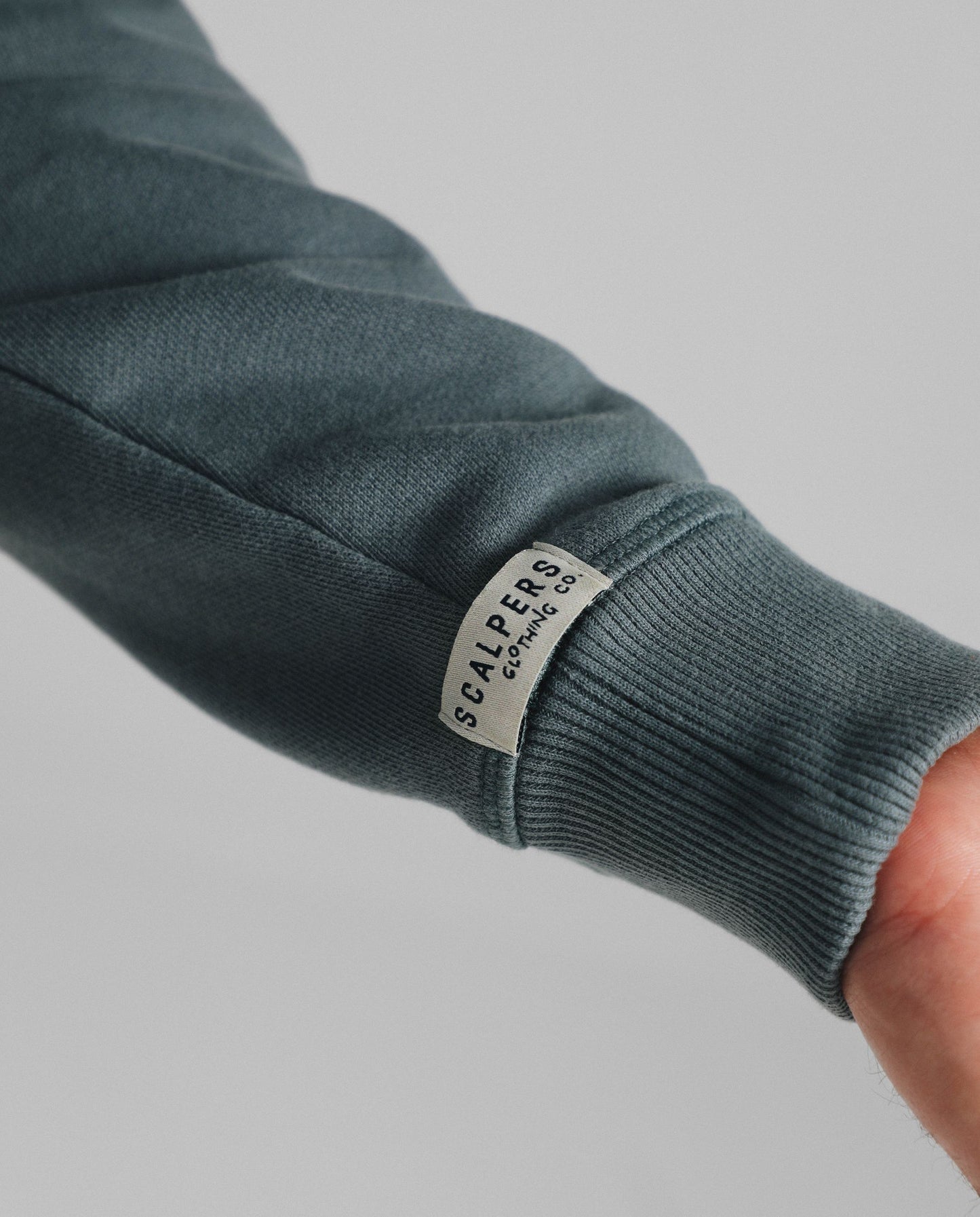 SUDADERA LOGO BORDADO CALAVERA