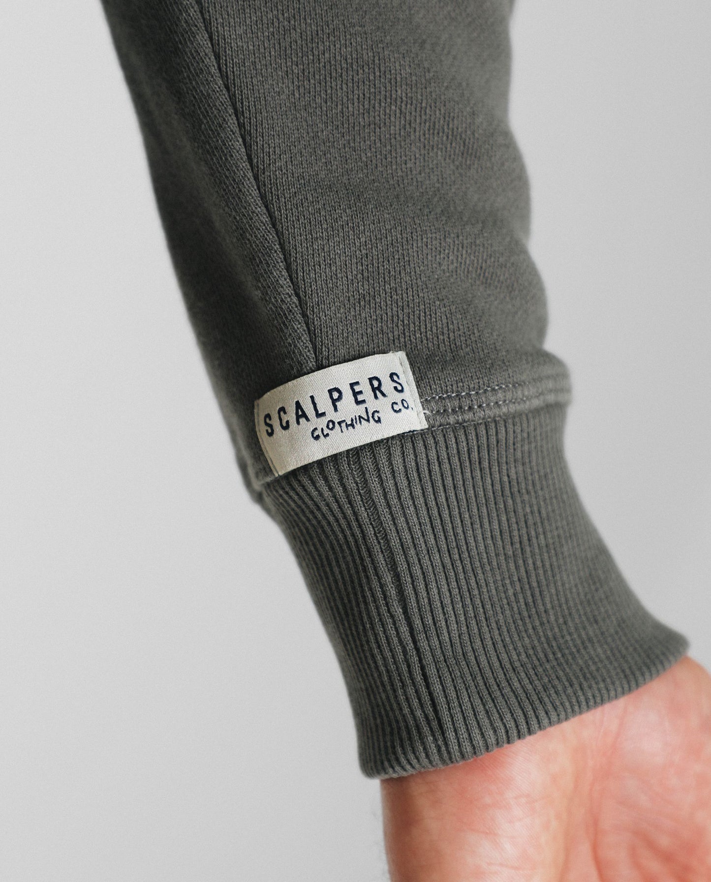 SUDADERA LOGO BORDADO CALAVERA