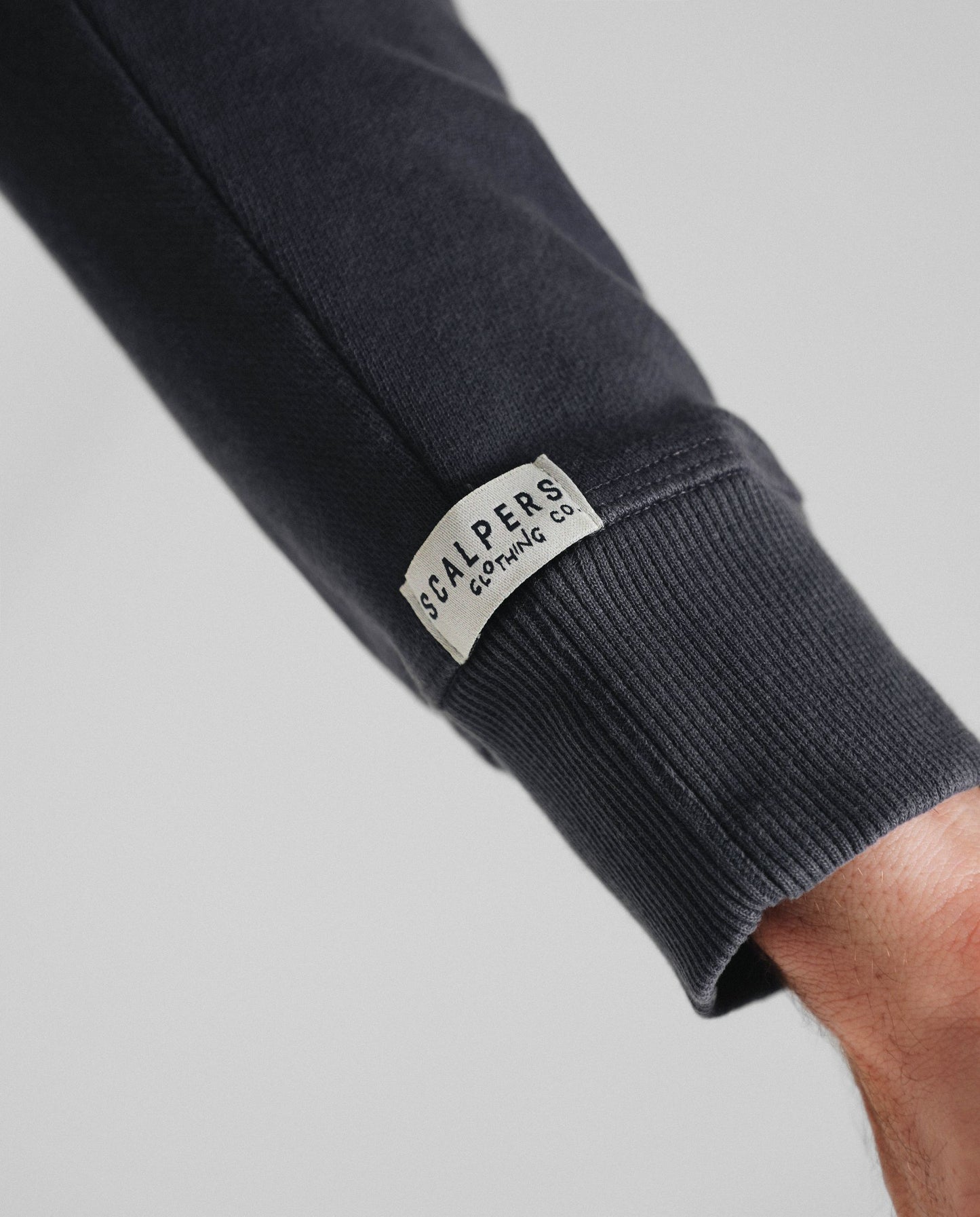 SUDADERA LOGO BORDADO CALAVERA